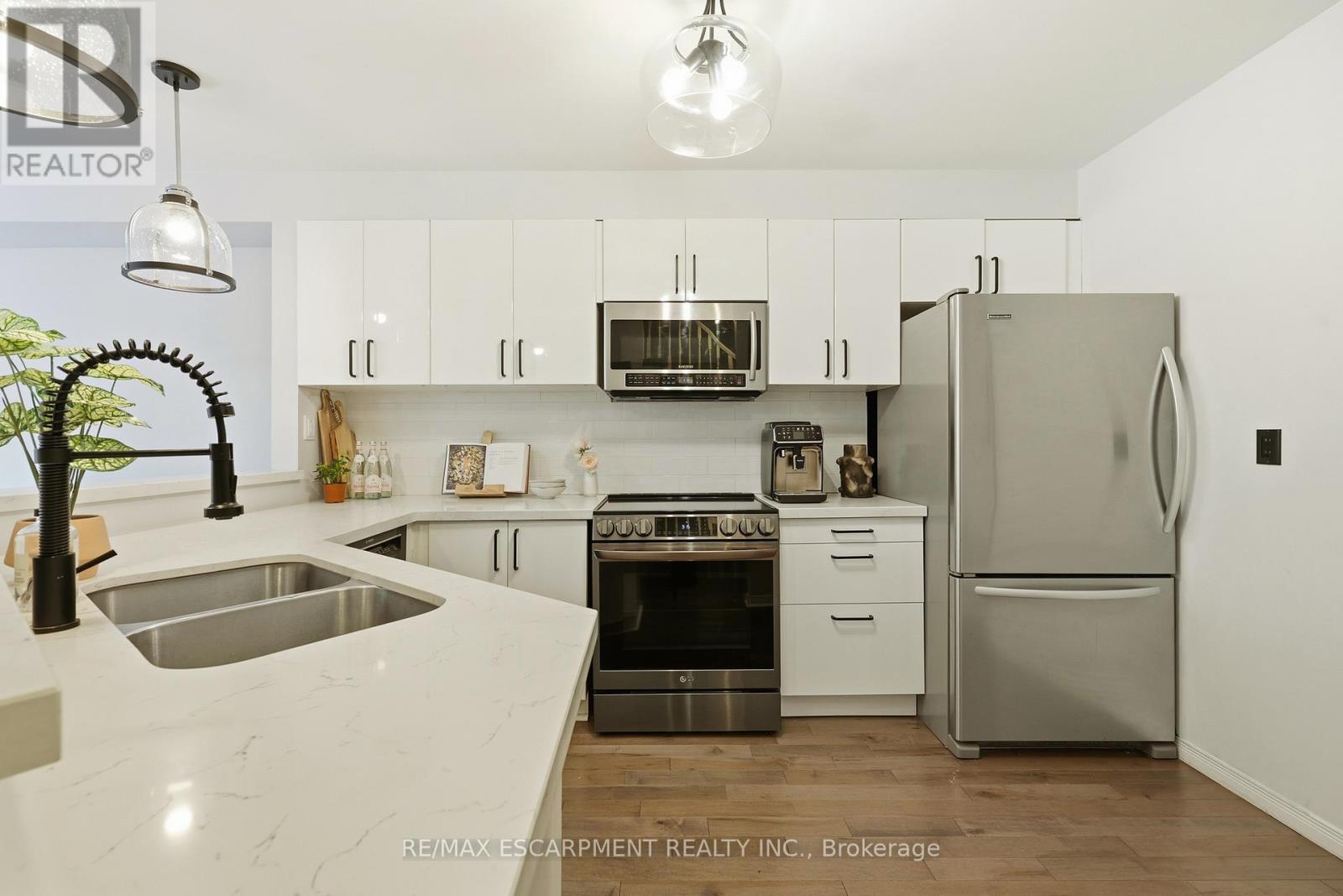 5 - 2015 Cleaver Avenue, Burlington, Ontario  L7M 4J7 - Photo 9 - W12798774