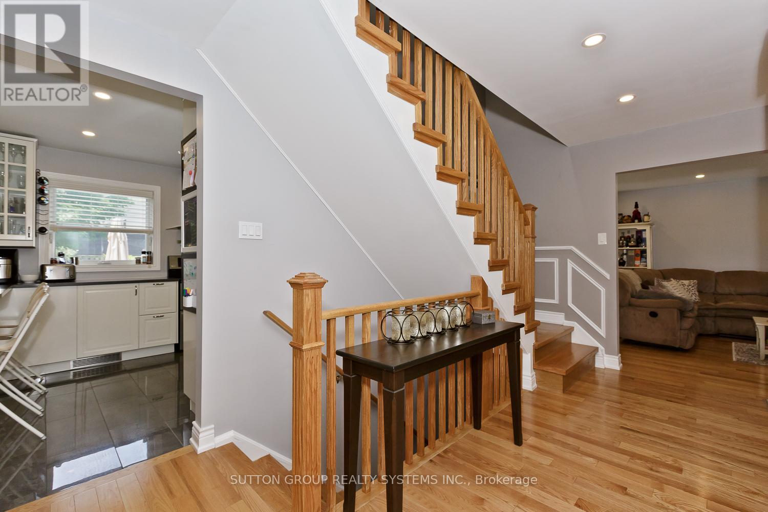 6686 Barrisdale Drive, Mississauga, Ontario  L5N 2H3 - Photo 10 - W12798804