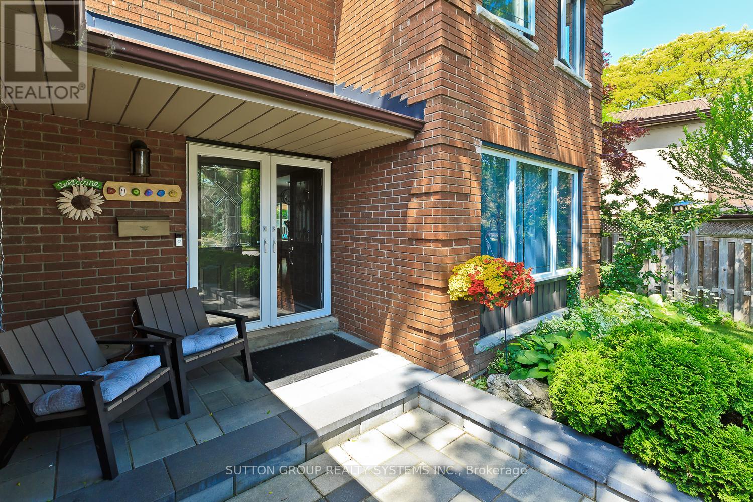 6686 Barrisdale Drive, Mississauga, Ontario  L5N 2H3 - Photo 6 - W12798804