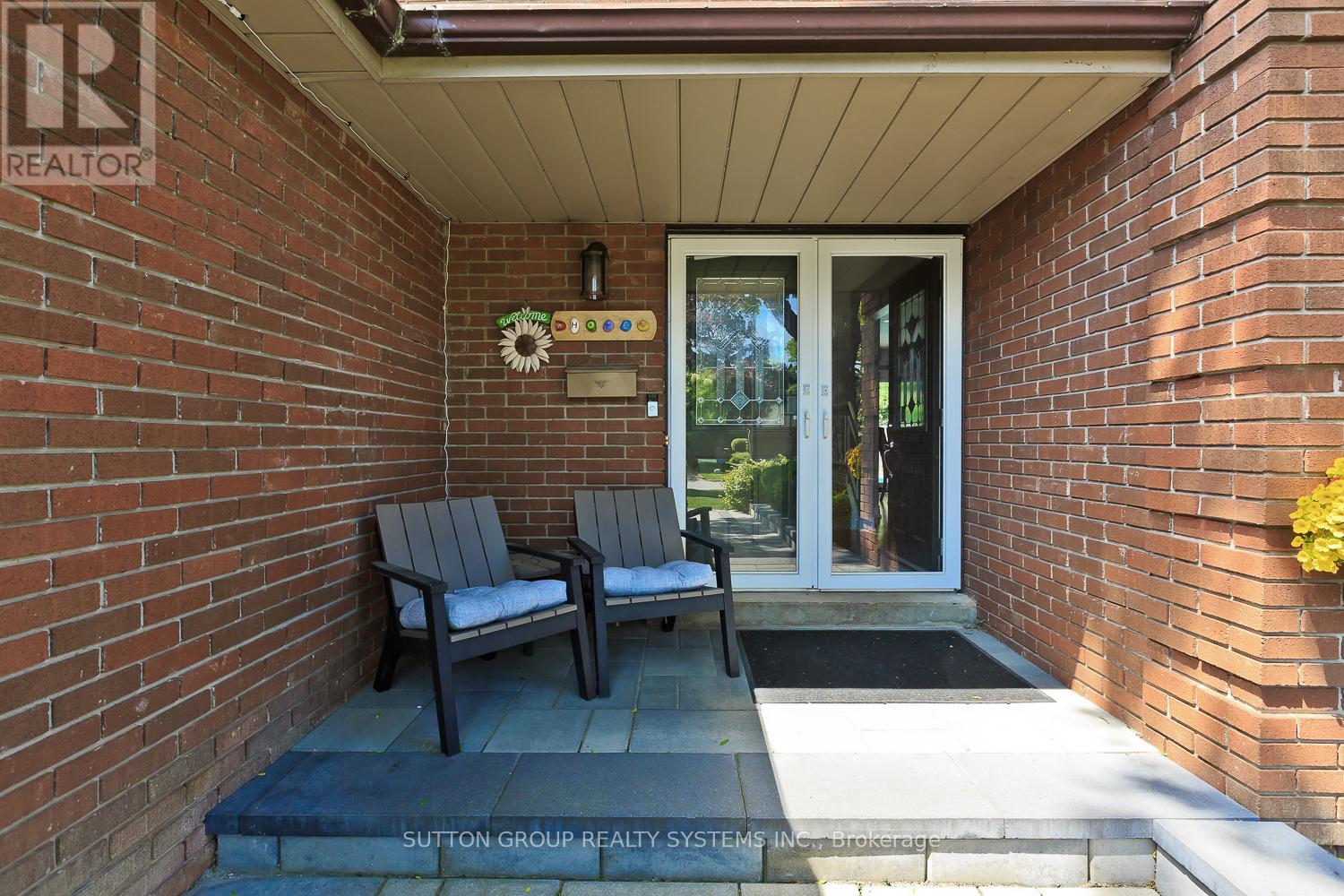 6686 Barrisdale Drive, Mississauga, Ontario  L5N 2H3 - Photo 7 - W12798804