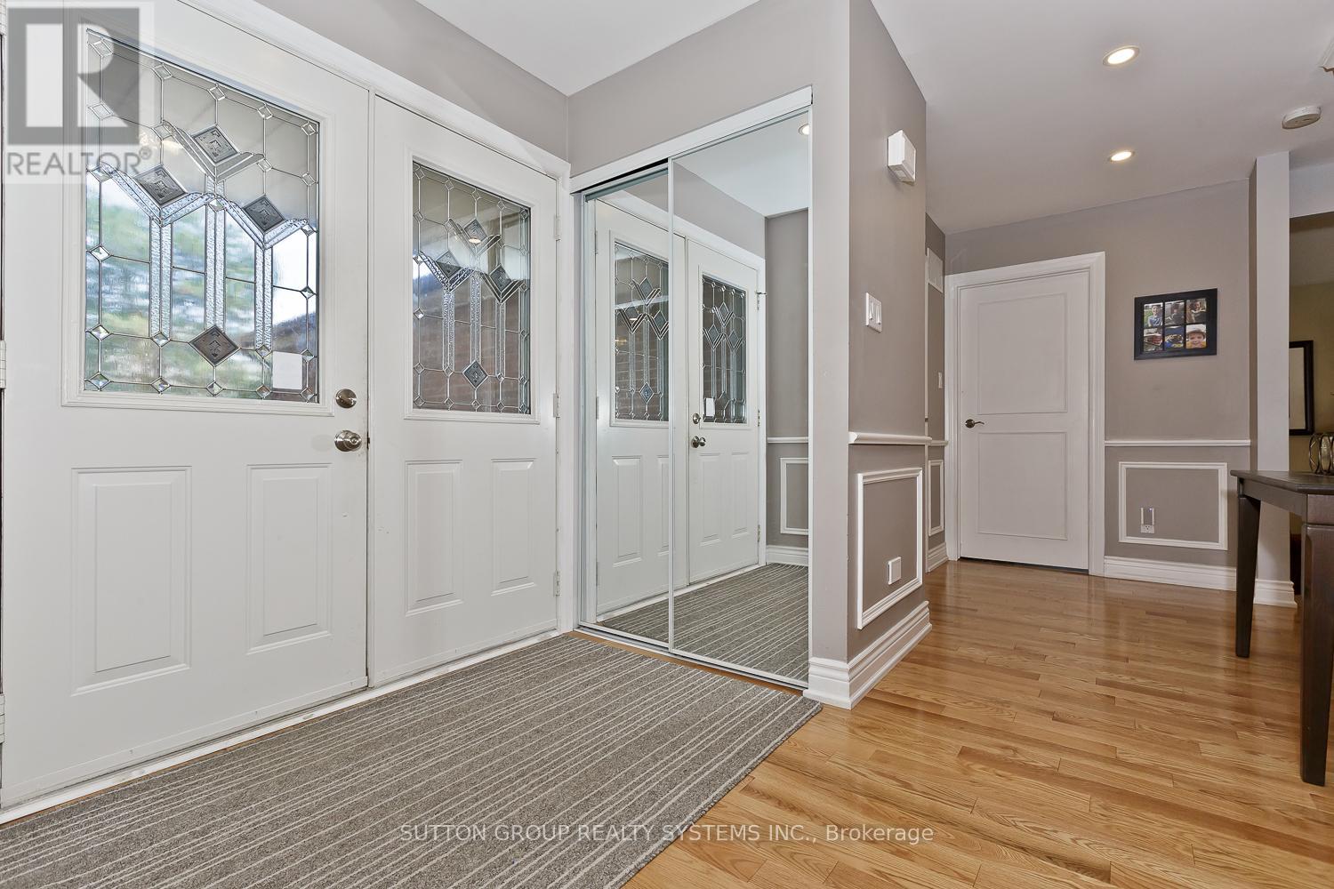 6686 Barrisdale Drive, Mississauga, Ontario  L5N 2H3 - Photo 8 - W12798804