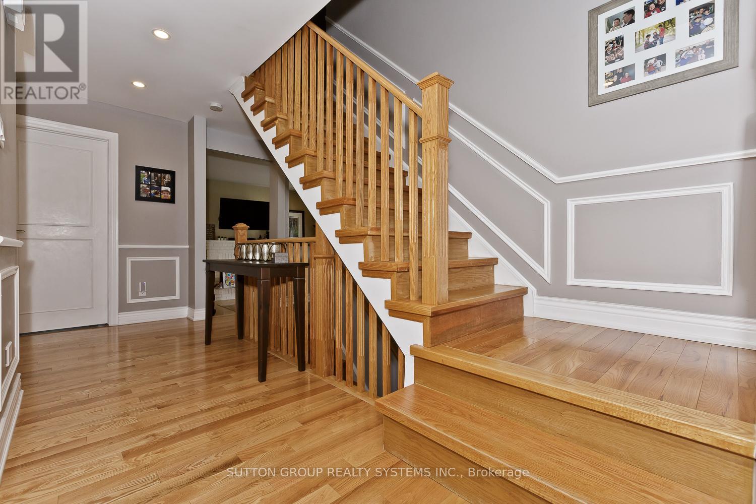 6686 Barrisdale Drive, Mississauga, Ontario  L5N 2H3 - Photo 9 - W12798804