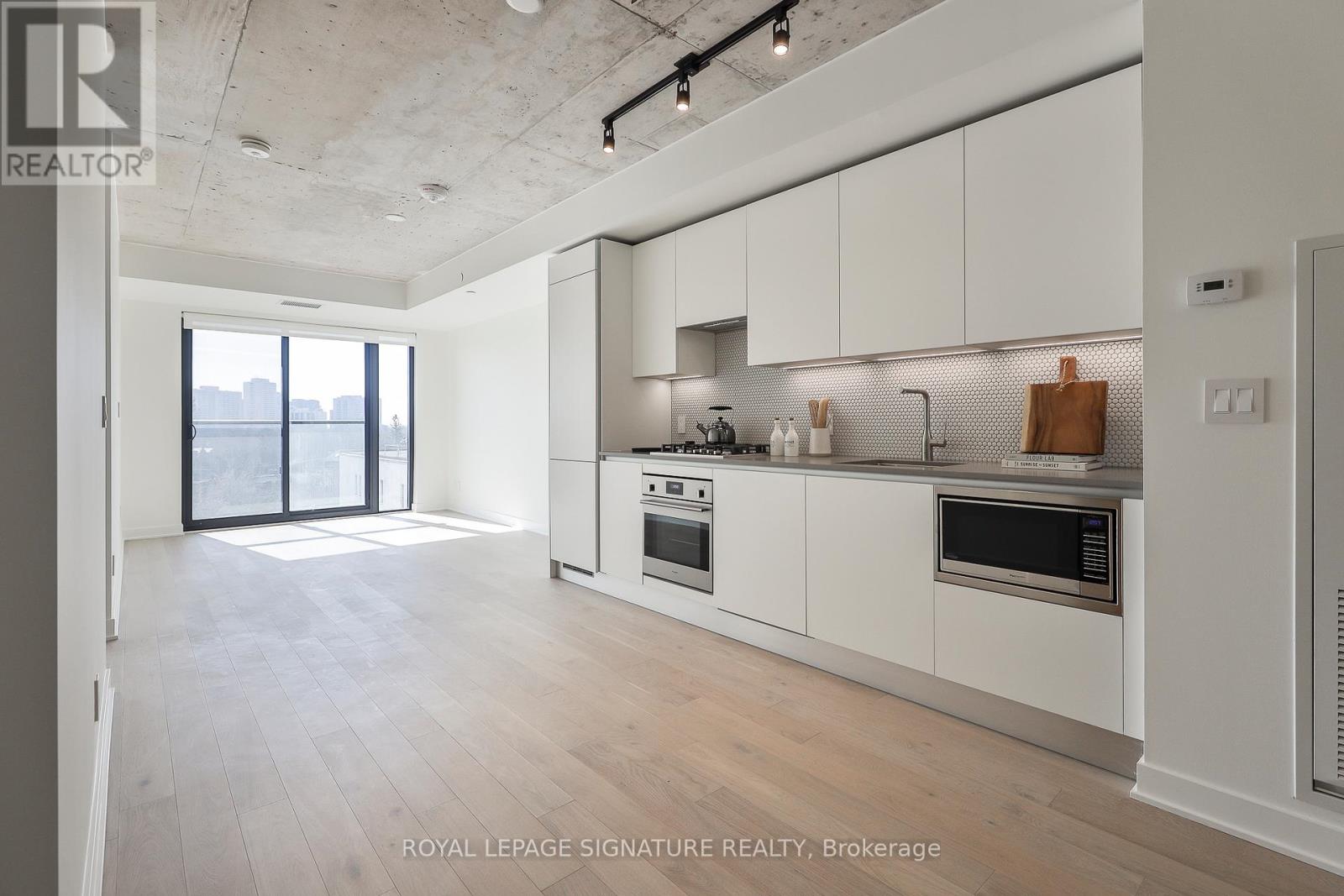 501 - 2720 Dundas Street W, Toronto, Ontario  M6P 1Y2 - Photo 3 - W12797574