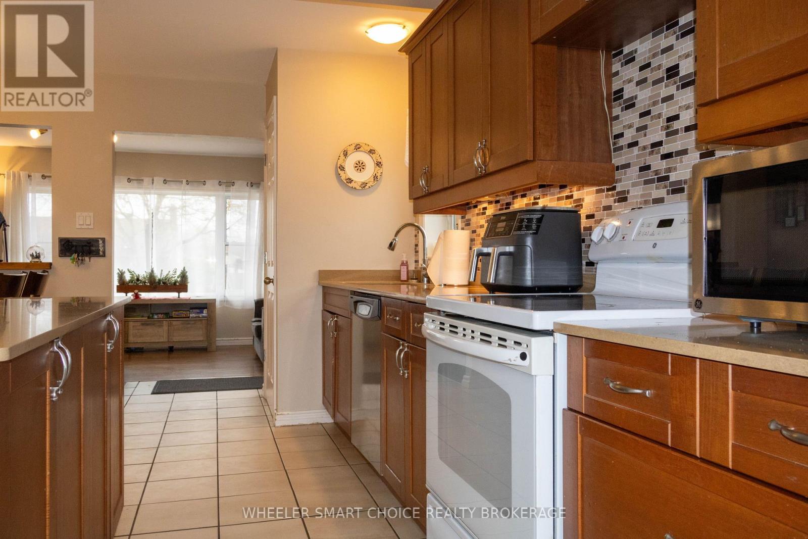 17 Adam Dixon Avenue, South Stormont, Ontario  K0C 1P0 - Photo 9 - X12576376