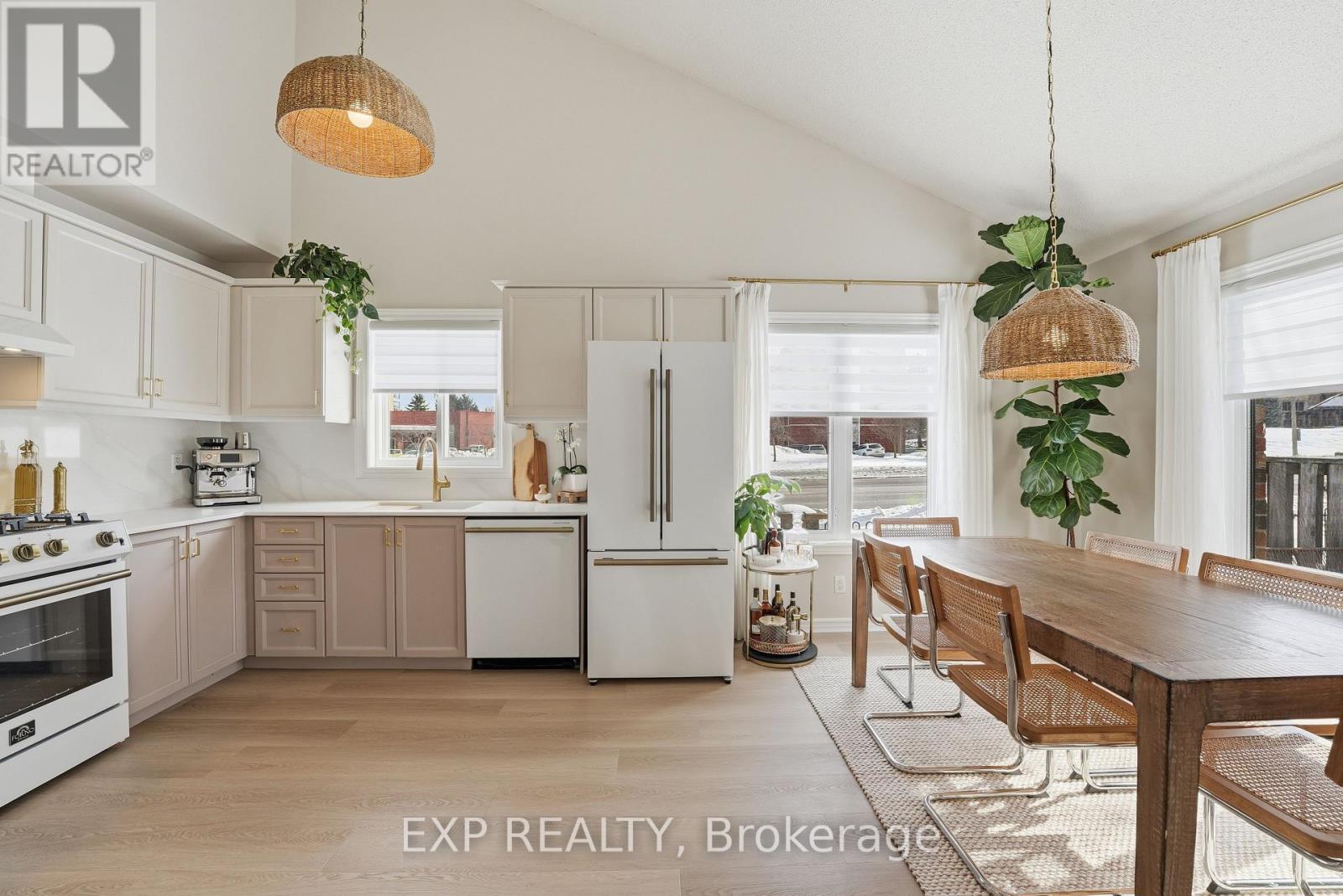 1 - 19 Bartlett Avenue, Grimsby, Ontario  L3M 5G6 - Photo 11 - X12798564