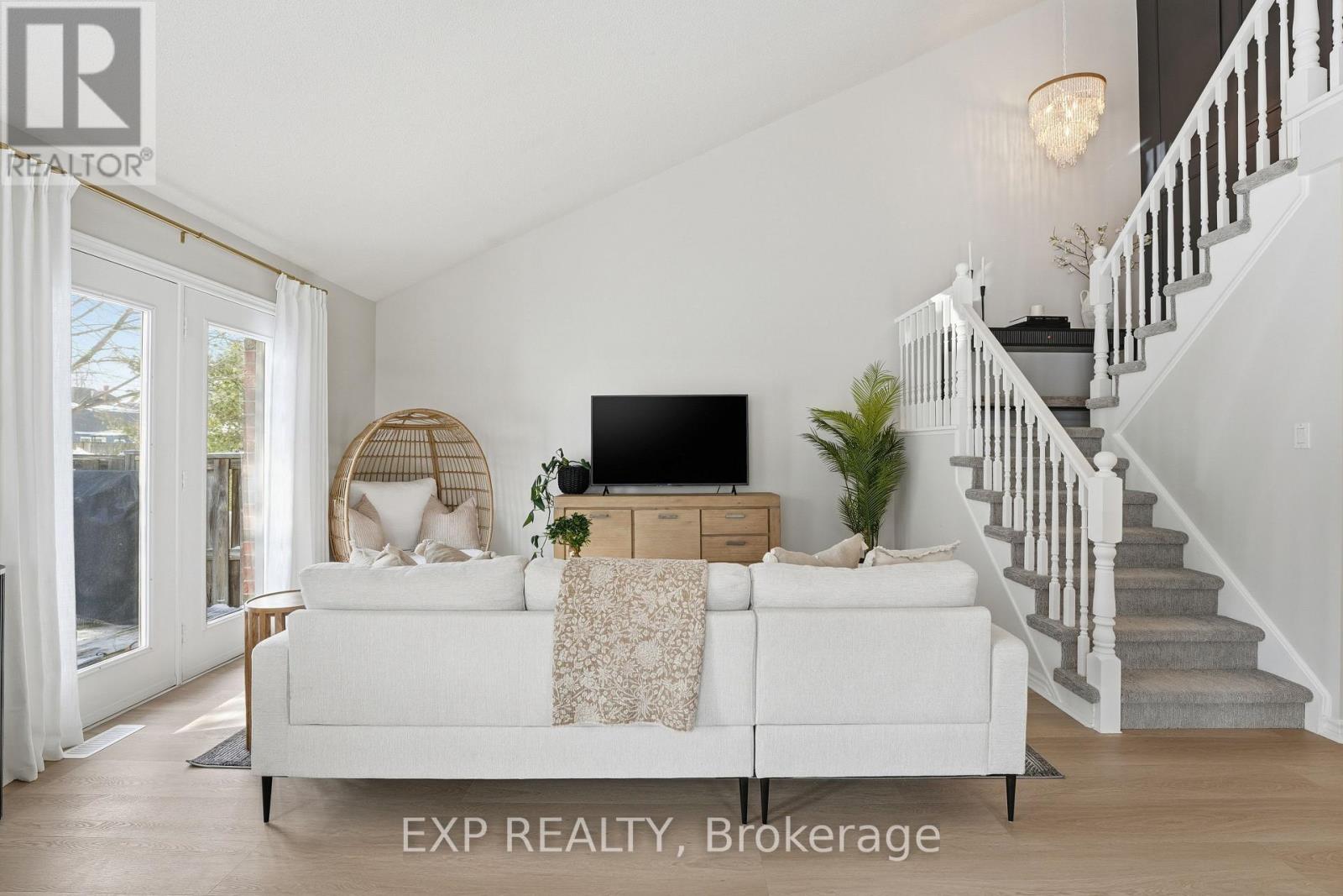 1 - 19 Bartlett Avenue, Grimsby, Ontario  L3M 5G6 - Photo 17 - X12798564