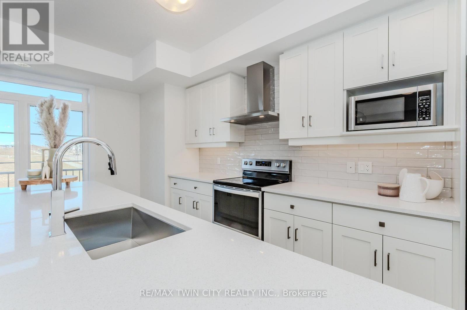 6 Lomond Lane, Kitchener, Ontario  N2R 0R4 - Photo 11 - X12798612