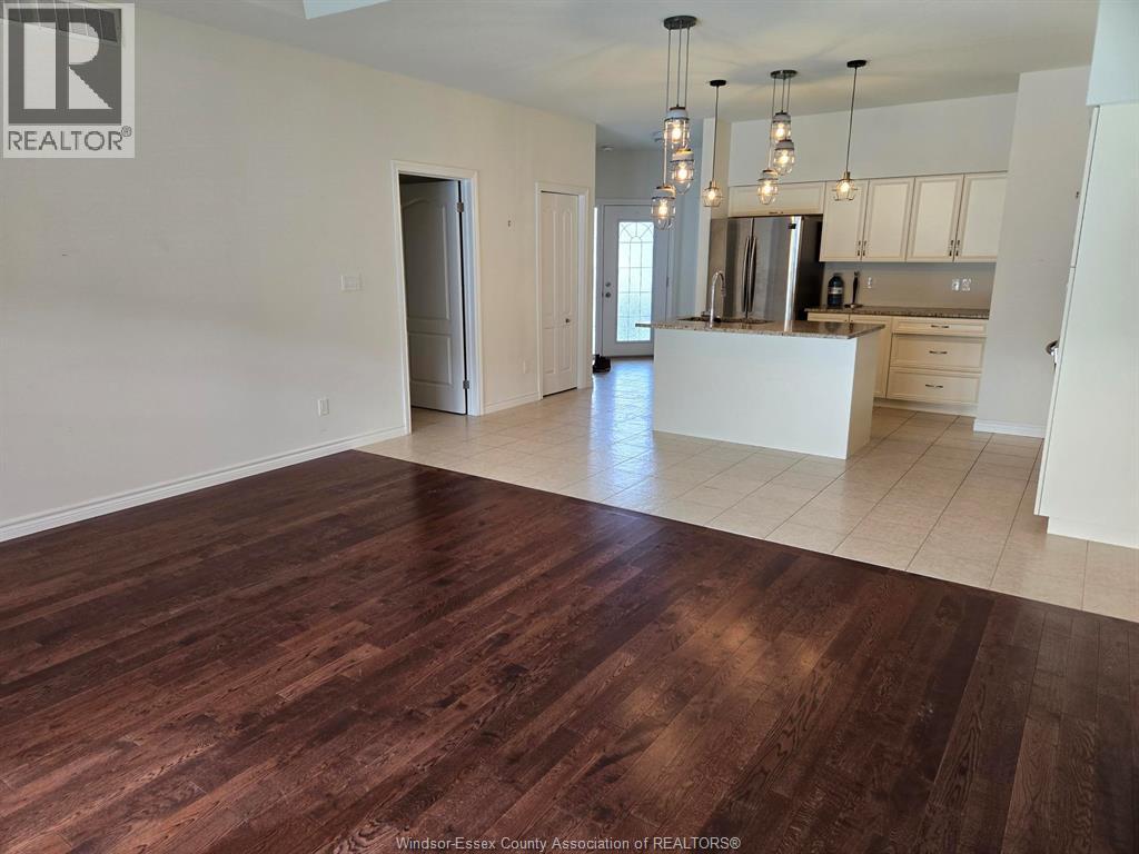 6085 Livingstone, Windsor, Ontario N9J 3Y7 - Photo 3 - 26003497