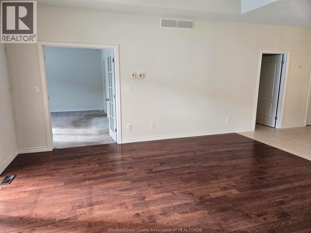 6085 Livingstone, Windsor, Ontario N9J 3Y7 - Photo 4 - 26003497