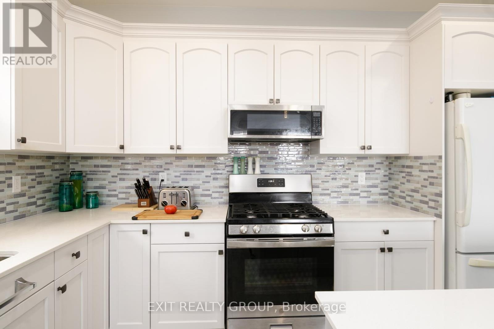 16 Matheos Crescent, Quinte West, Ontario  K8V 0L2 - Photo 7 - X12798852