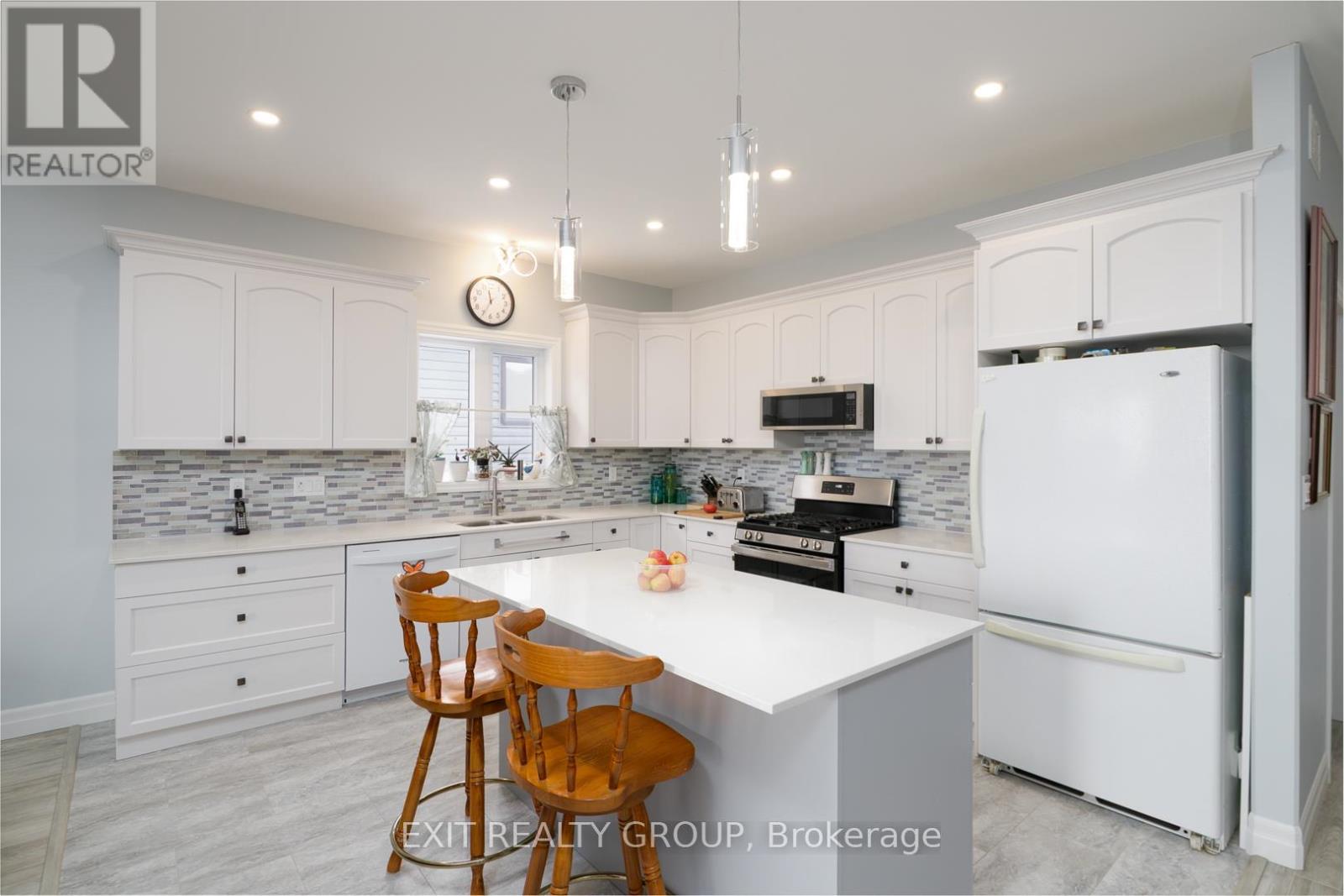 16 Matheos Crescent, Quinte West, Ontario  K8V 0L2 - Photo 8 - X12798852