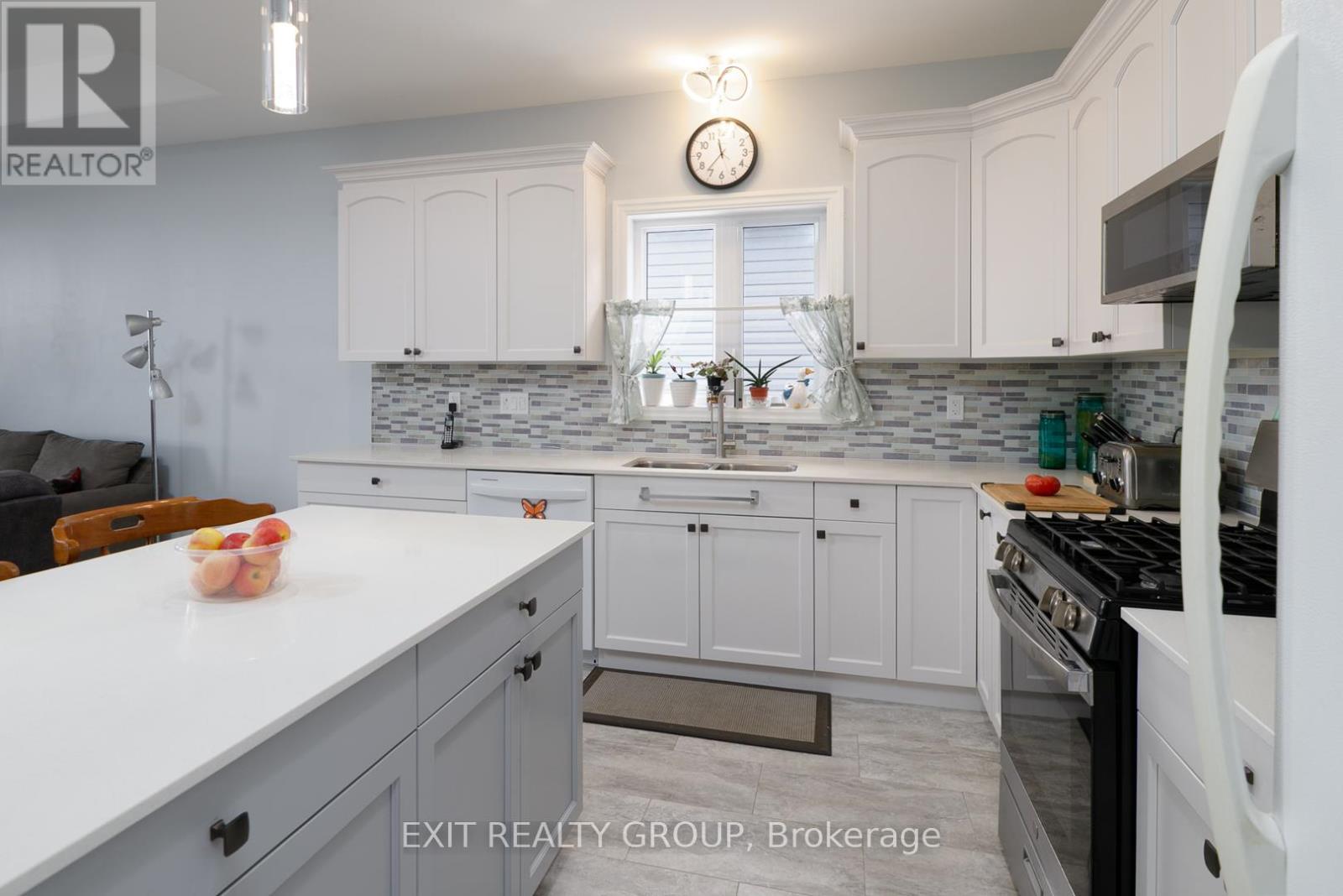 16 Matheos Crescent, Quinte West, Ontario  K8V 0L2 - Photo 9 - X12798852