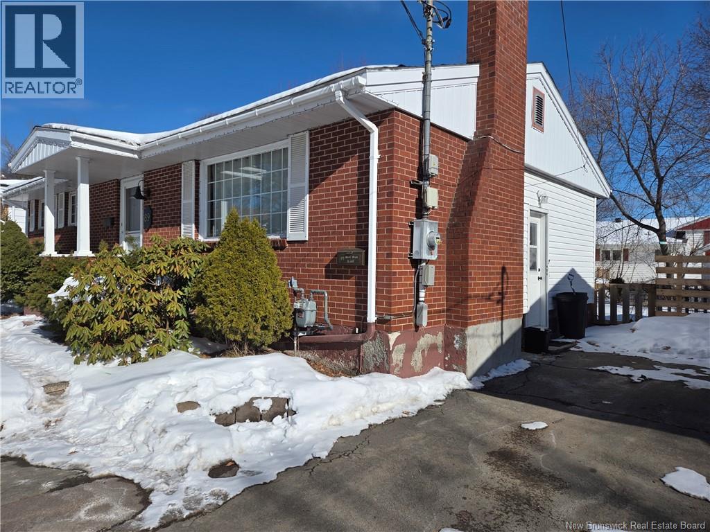 89 Mount Royal Boulevard, Moncton, New Brunswick E1E 2V3 - Photo 2 - NB133540