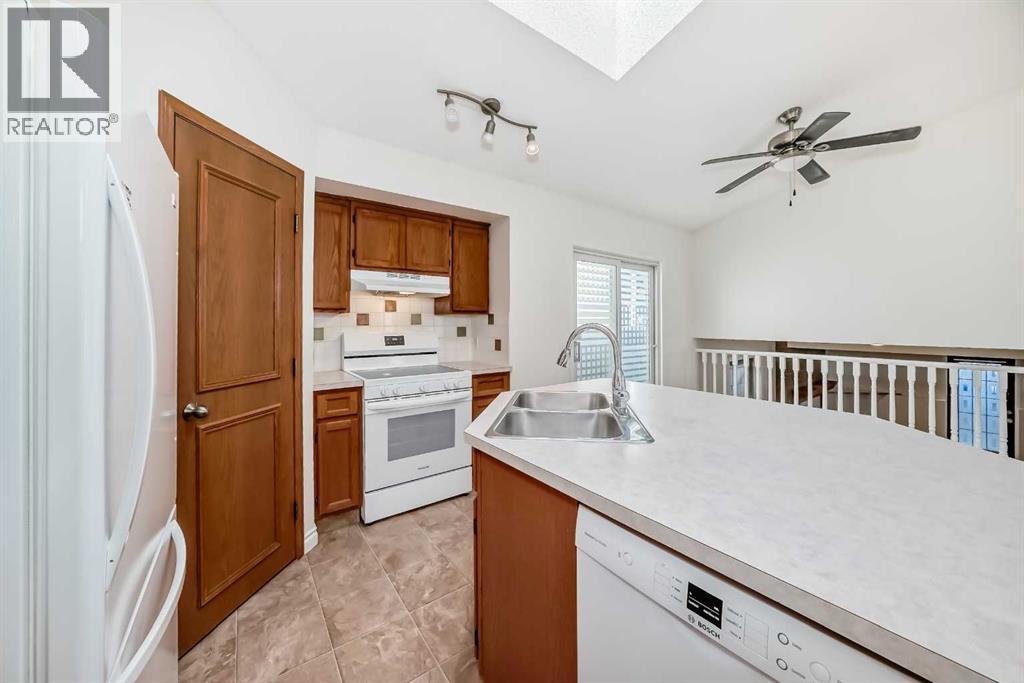 9875 Hidden Valley Drive Nw, Calgary, Alberta  T3E 5K5 - Photo 6 - A2282068