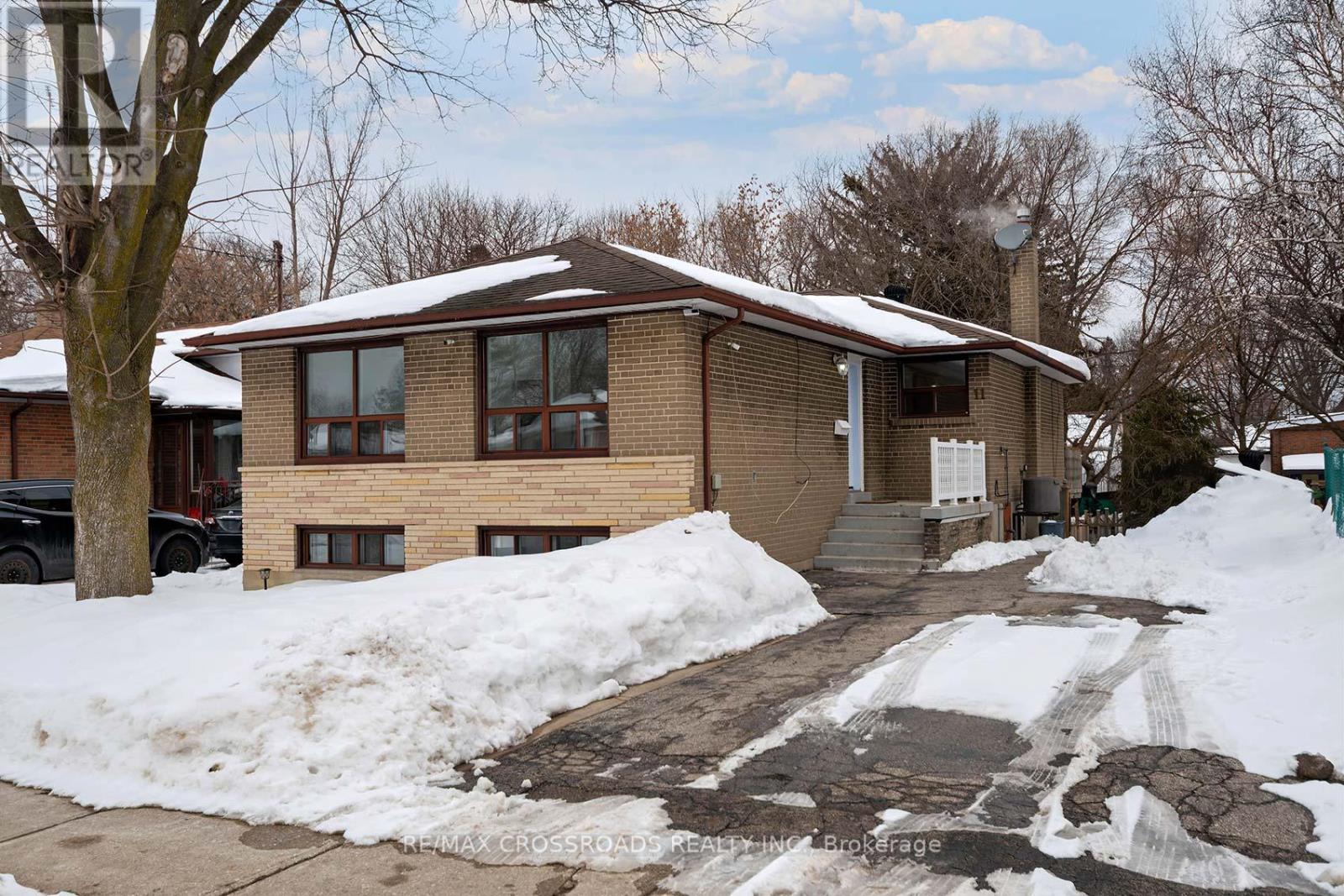 11 BRIGHTSIDE DRIVE, Toronto, Ontario