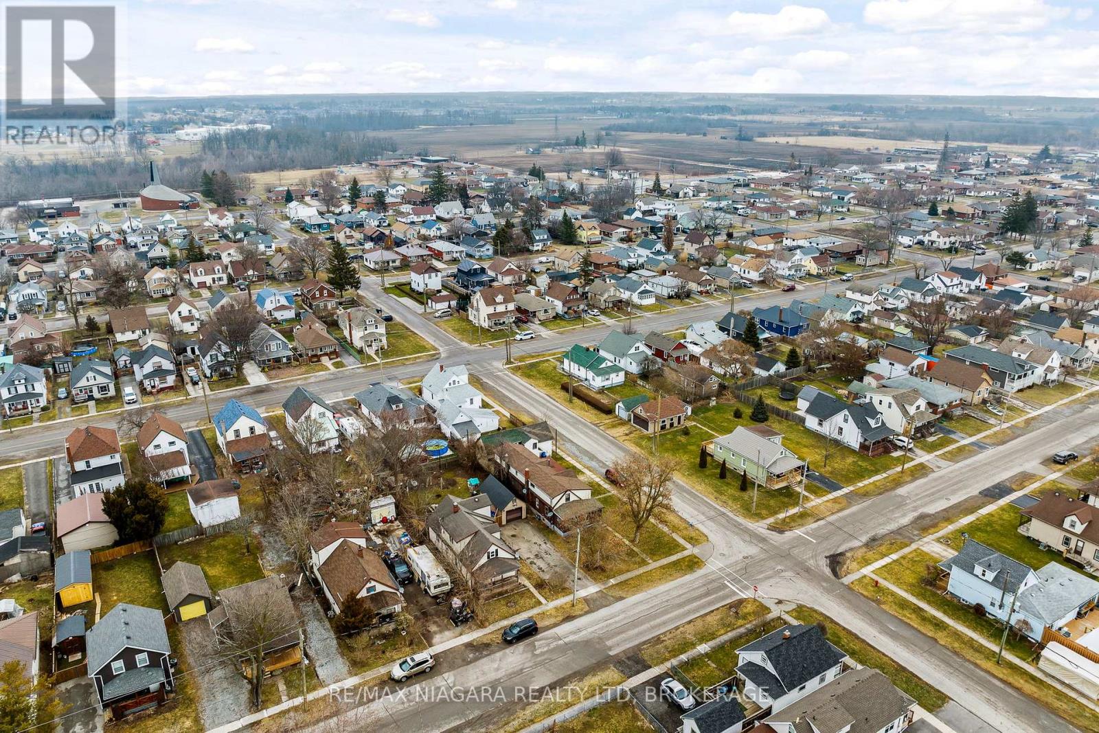 48 Johnston Street, Port Colborne, Ontario L3K 1G6 - Photo 11 - X12798840