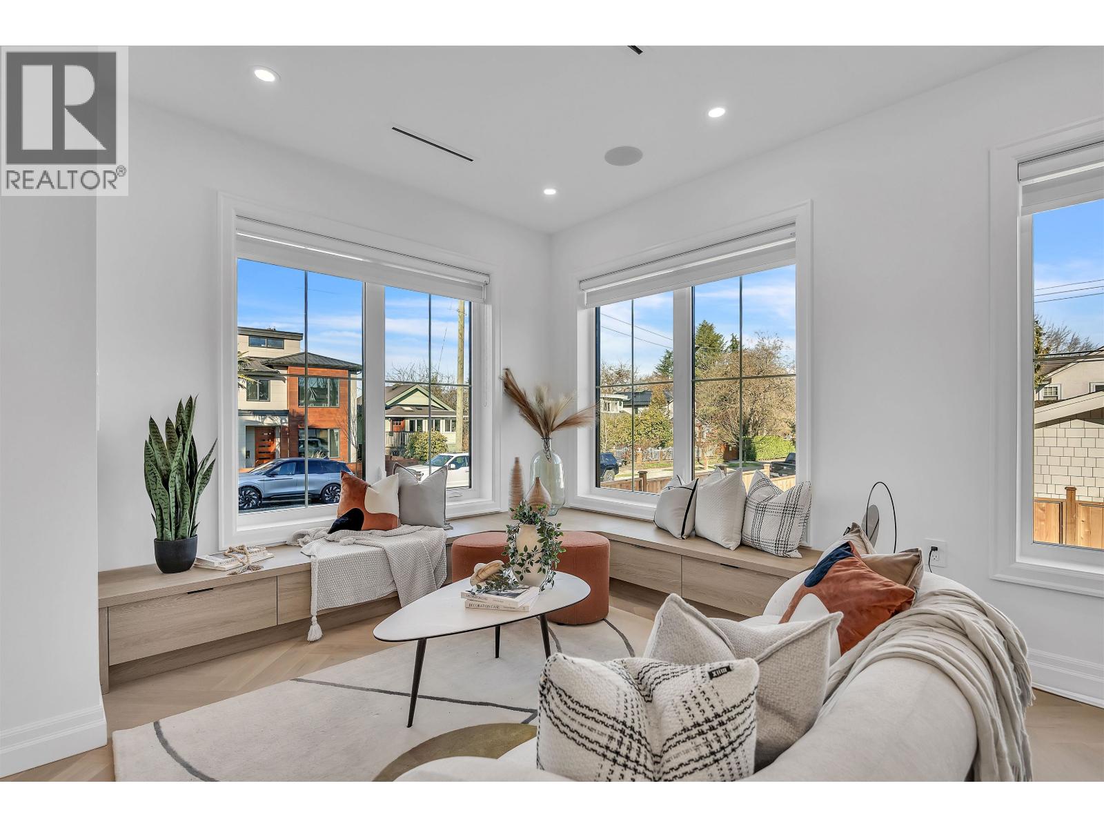 3526 E LAKEWOOD STREET, Vancouver, British Columbia