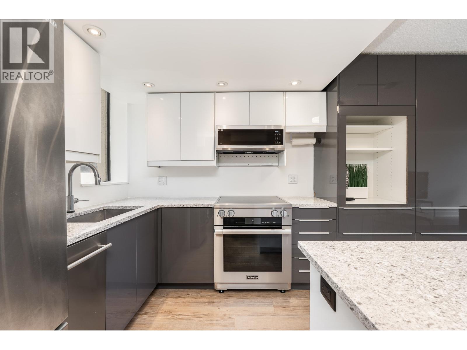 201 1995 Beach Avenue, Vancouver, British Columbia  V6G 2Y3 - Photo 7 - R3091136