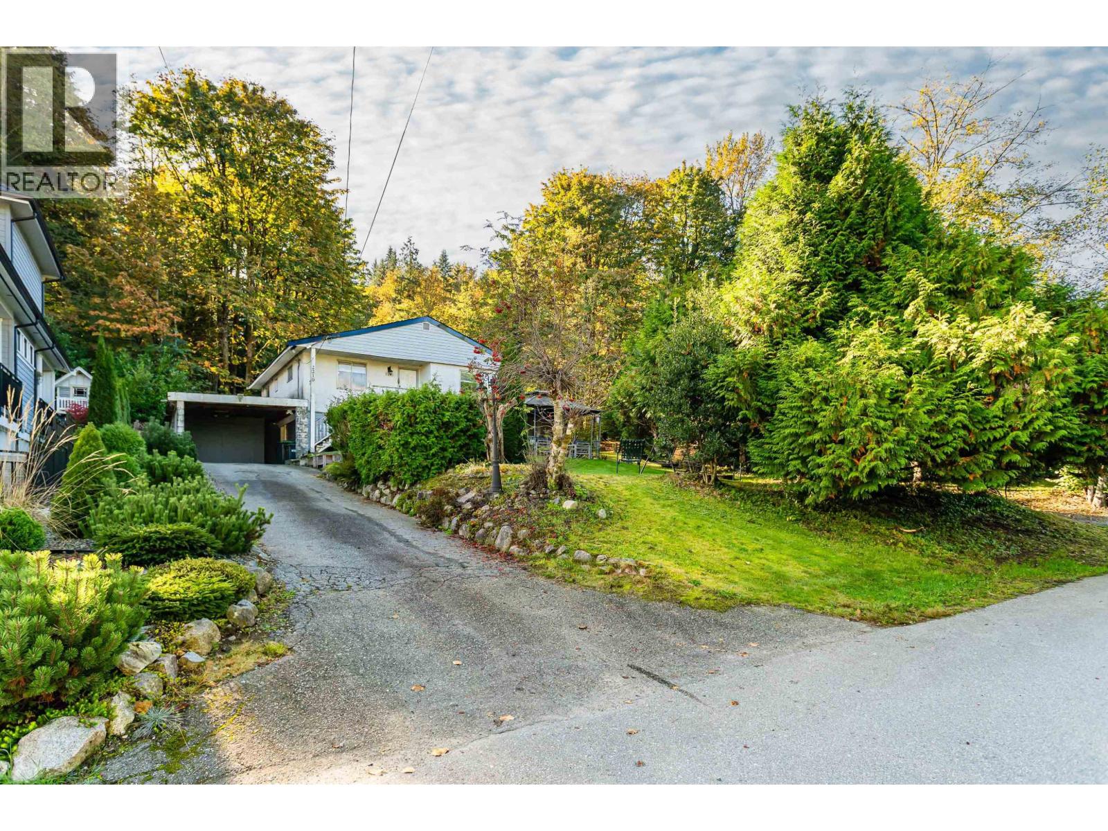 2210 Hope Street, Port Moody, British Columbia  V3H 3E4 - Photo 2 - R3091121