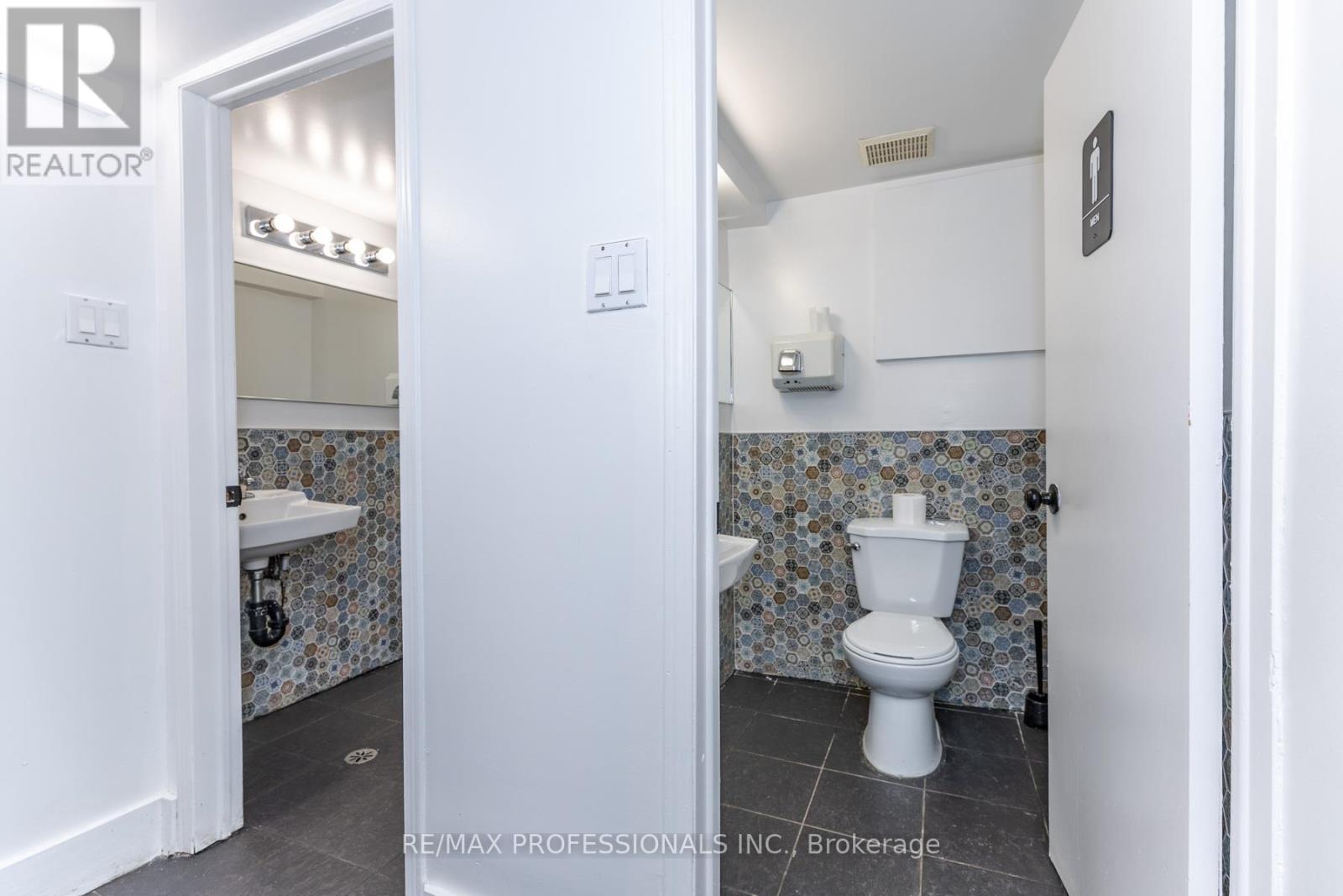 495 Bloor Street W, Toronto, Ontario  M5S 1Y2 - Photo 23 - C12798890