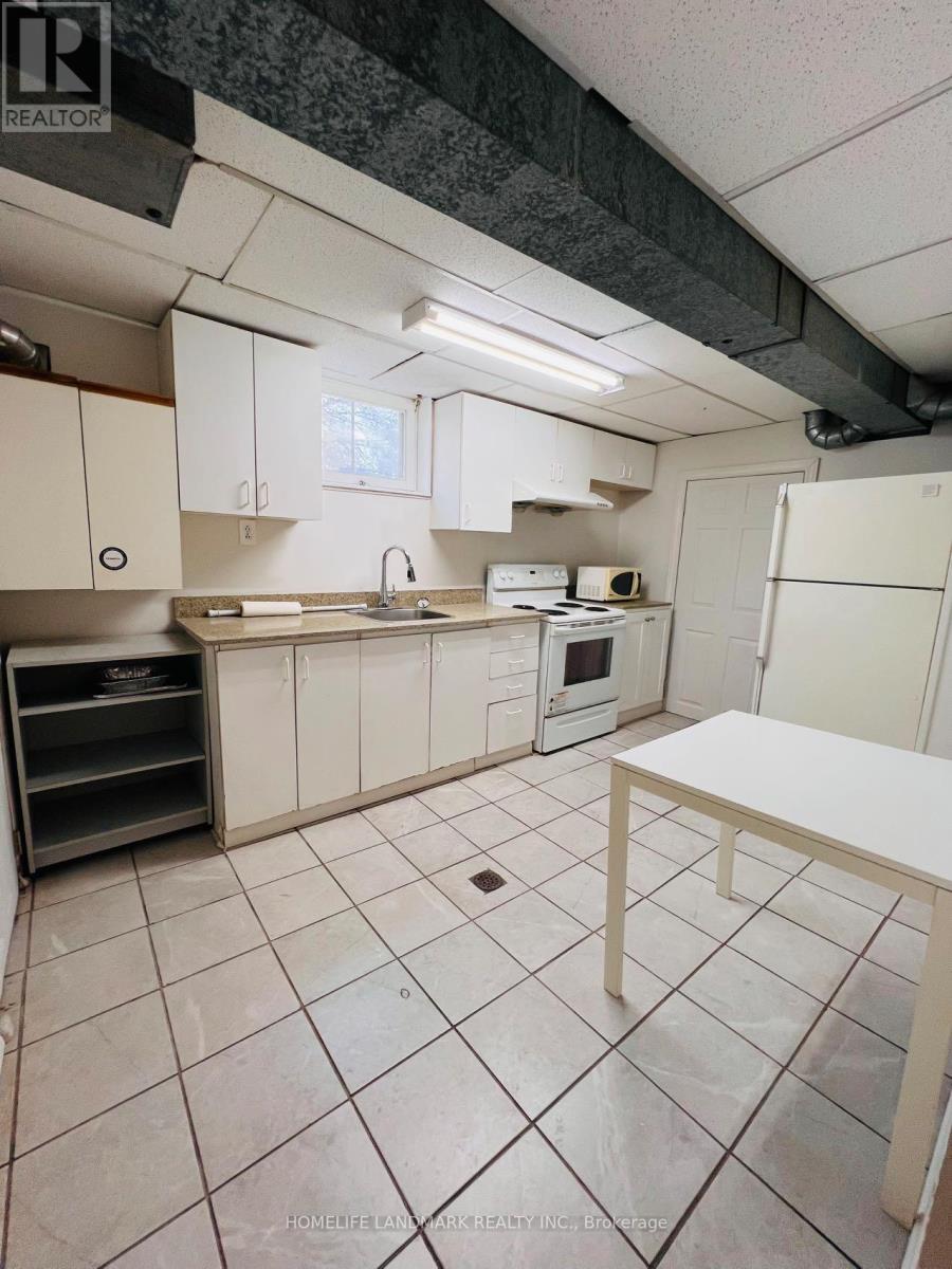 Ground - 1262 Napier Crescent, Oakville, Ontario  L6H 2A4 - Photo 10 - W12658866