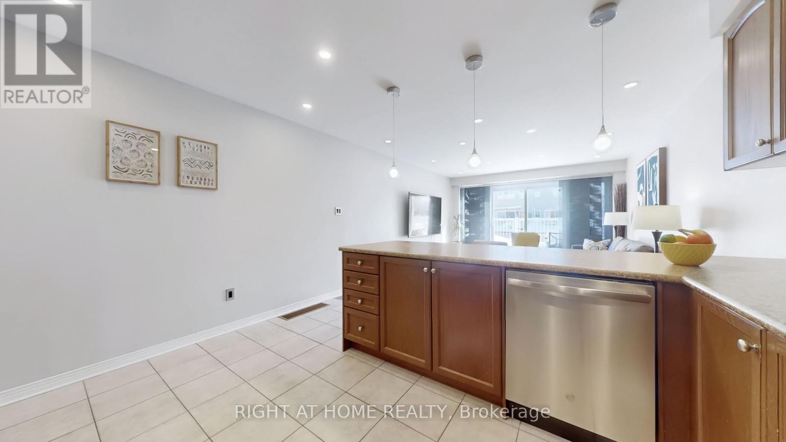 49 Wilkes Crescent, Toronto, Ontario  M1L 0B4 - Photo 11 - E12798892