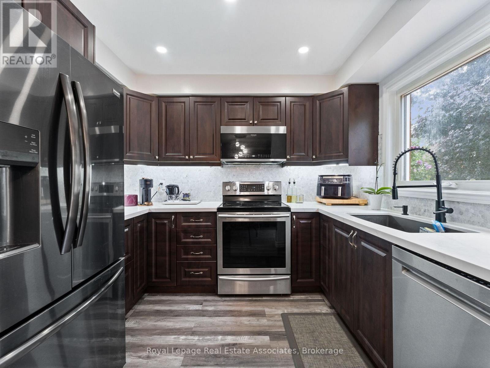 4 Greengrove Way, Whitby, Ontario L1R 2N4 - Photo 11 - E12798934