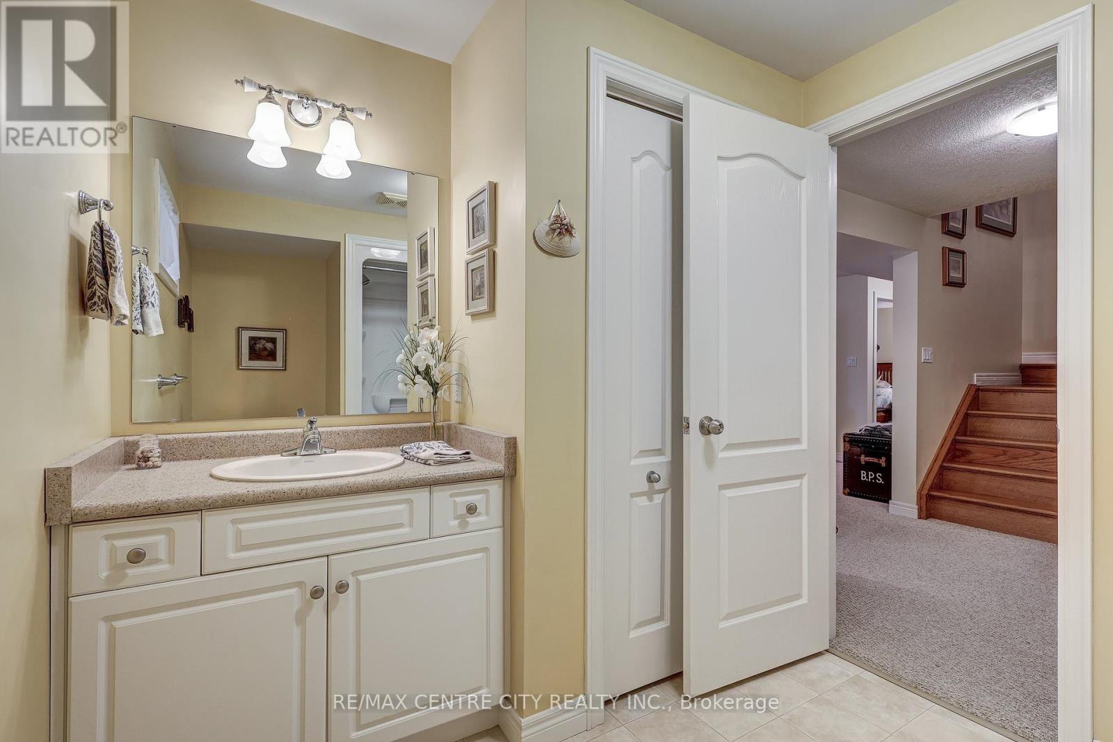 17 Hickory Lane, St. Thomas, Ontario  N5R 6K8 - Photo 35 - X12691422