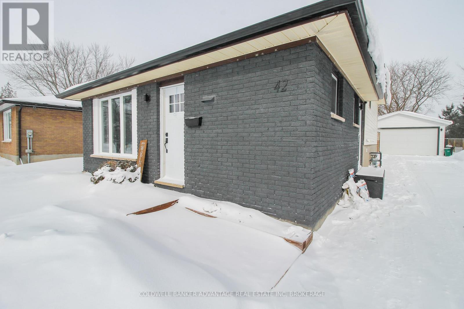 42 Newleaf Crescent, Welland, Ontario  L3C 6B4 - Photo 3 - X12777298