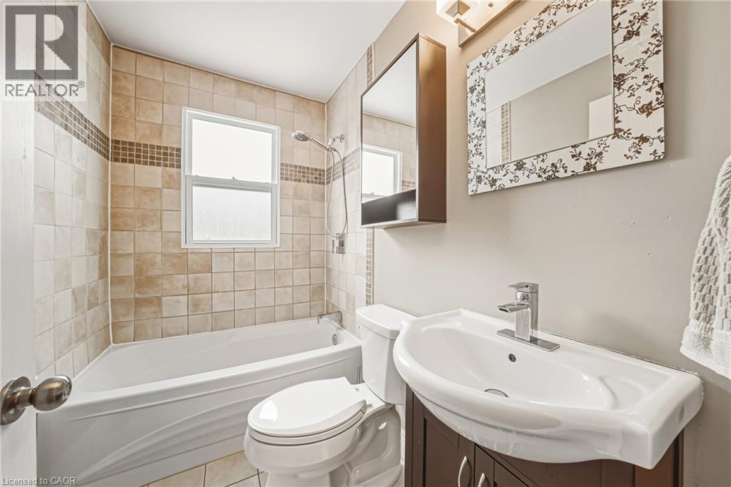 165 E 38th Street, Hamilton, Ontario  L8V 4E8 - Photo 12 - 40805965