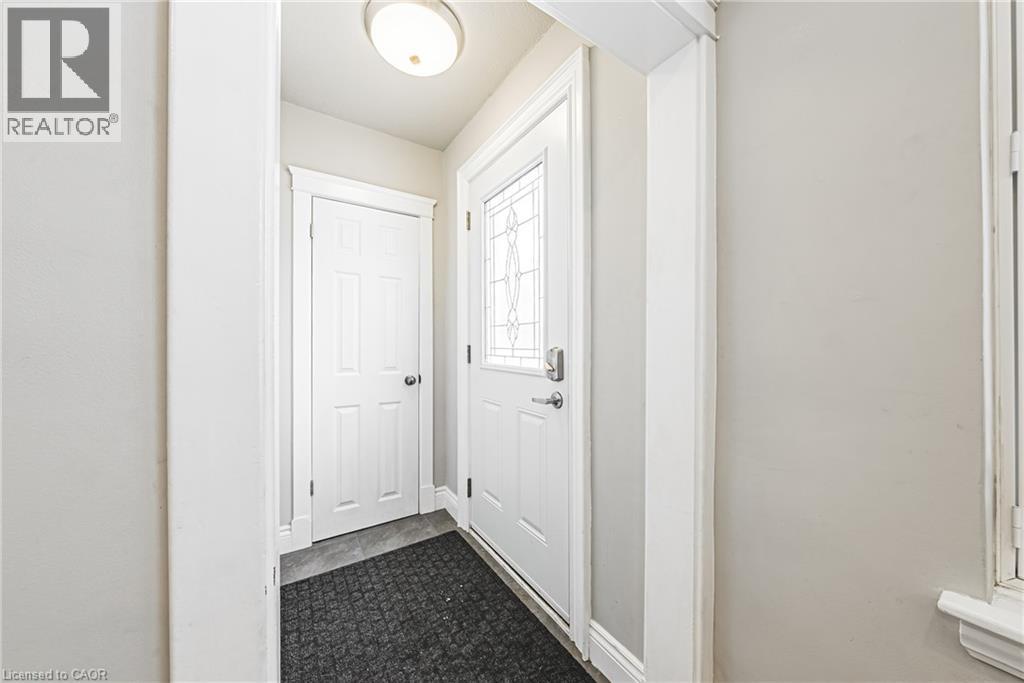 165 E 38th Street, Hamilton, Ontario  L8V 4E8 - Photo 5 - 40805965