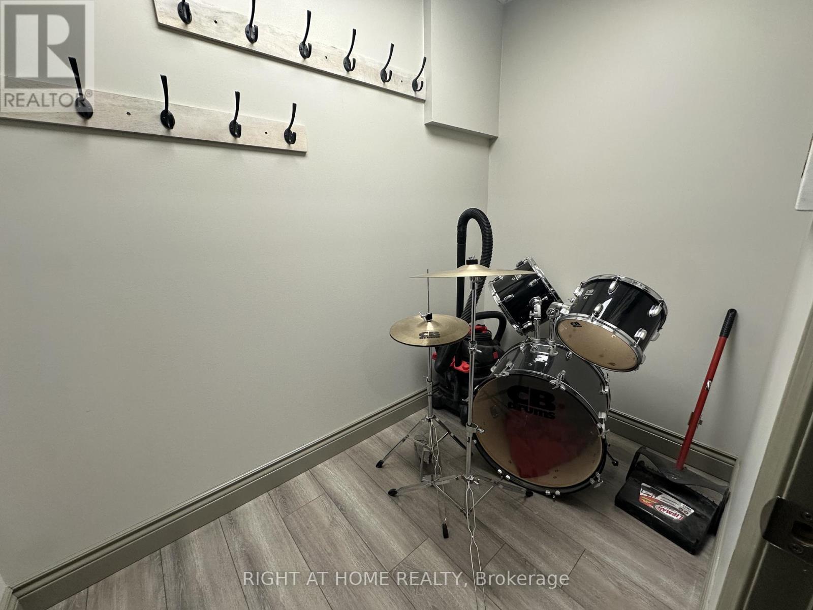 4 - 1228 Gorham Street, Newmarket, Ontario  L3Y 8Z1 - Photo 24 - N12798814