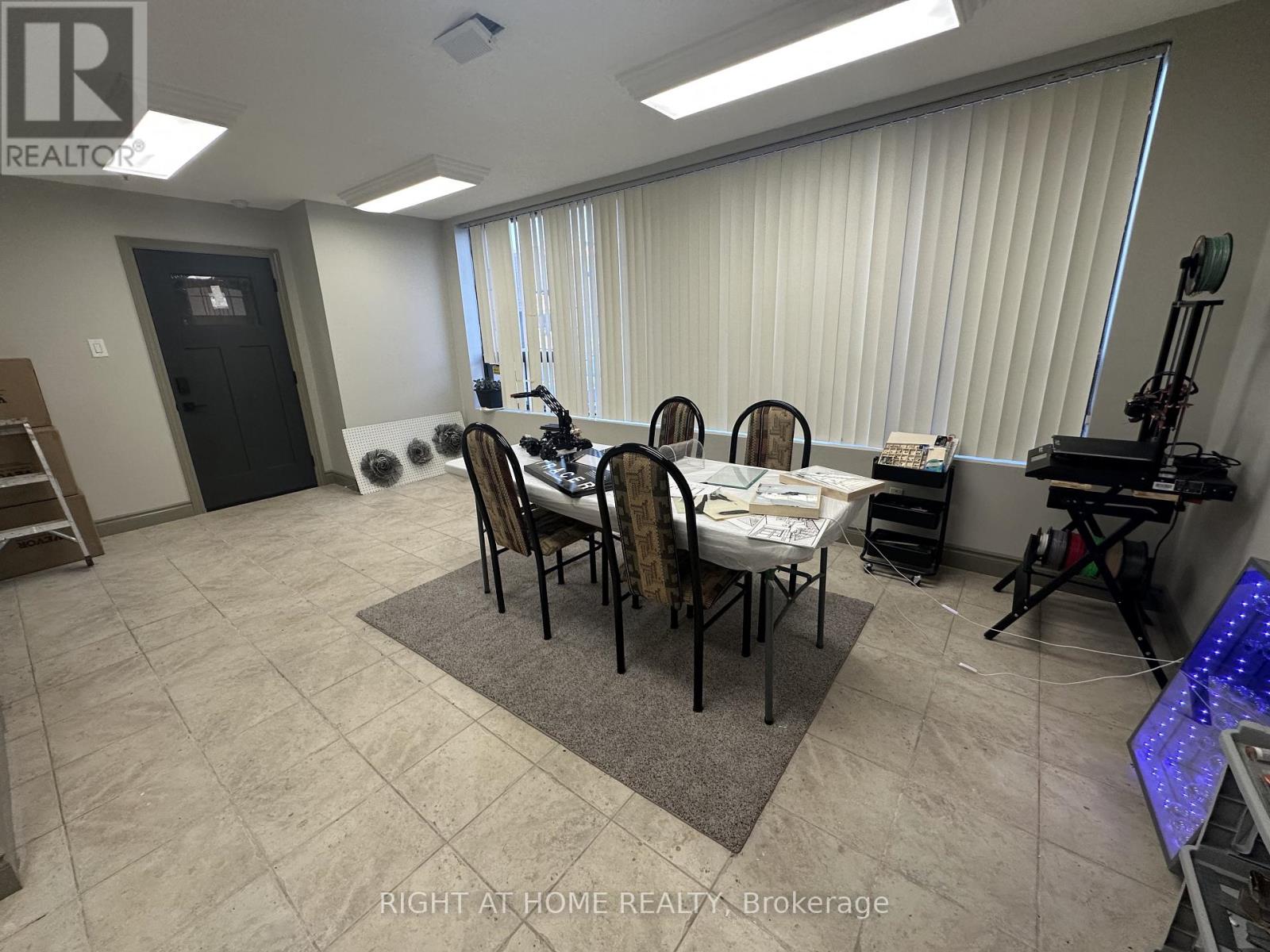 4 - 1228 Gorham Street, Newmarket, Ontario  L3Y 8Z1 - Photo 5 - N12798814