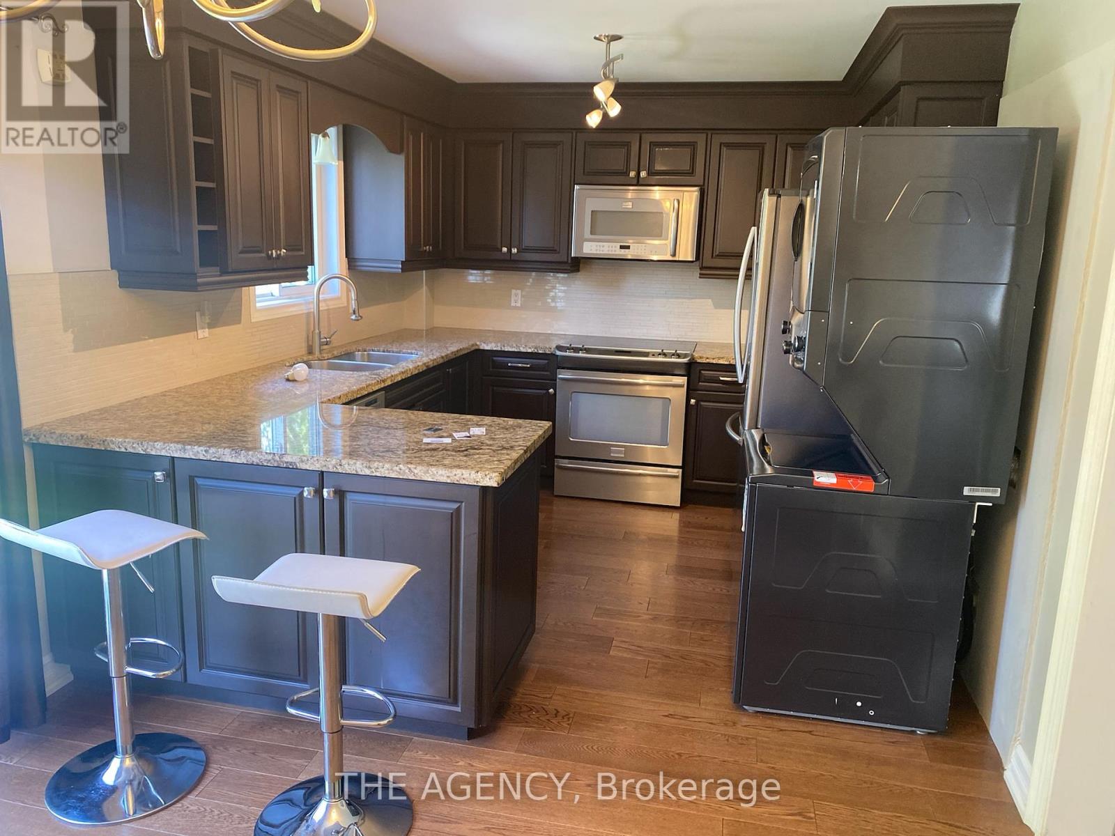 167 Stephenson Crescent, Richmond Hill, Ontario  L4C 5T3 - Photo 4 - N12798922