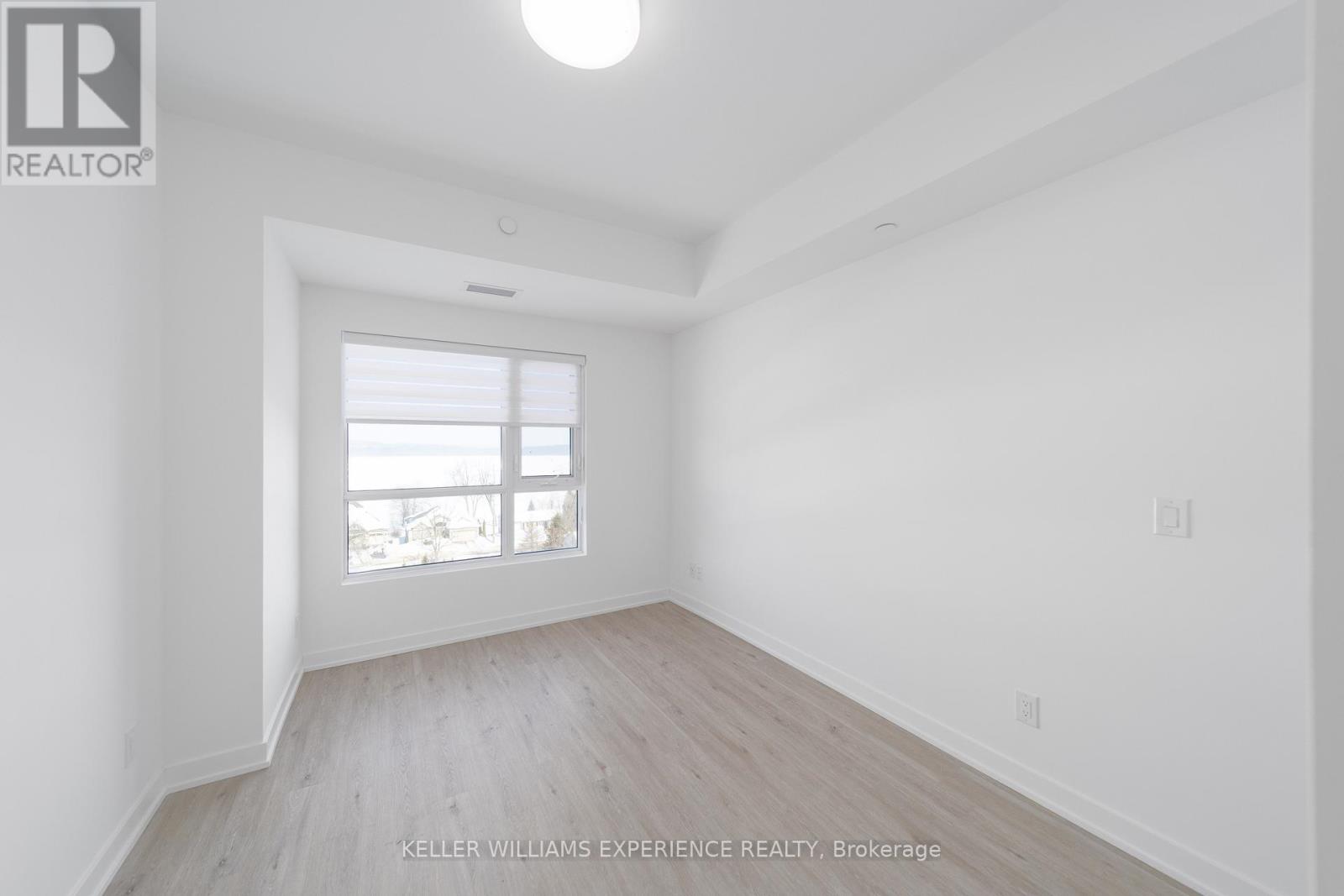 305 - 56 Lakeside Terrace, Barrie (Little Lake), Ontario  L4M 0L4 - Photo 10 - S12798870