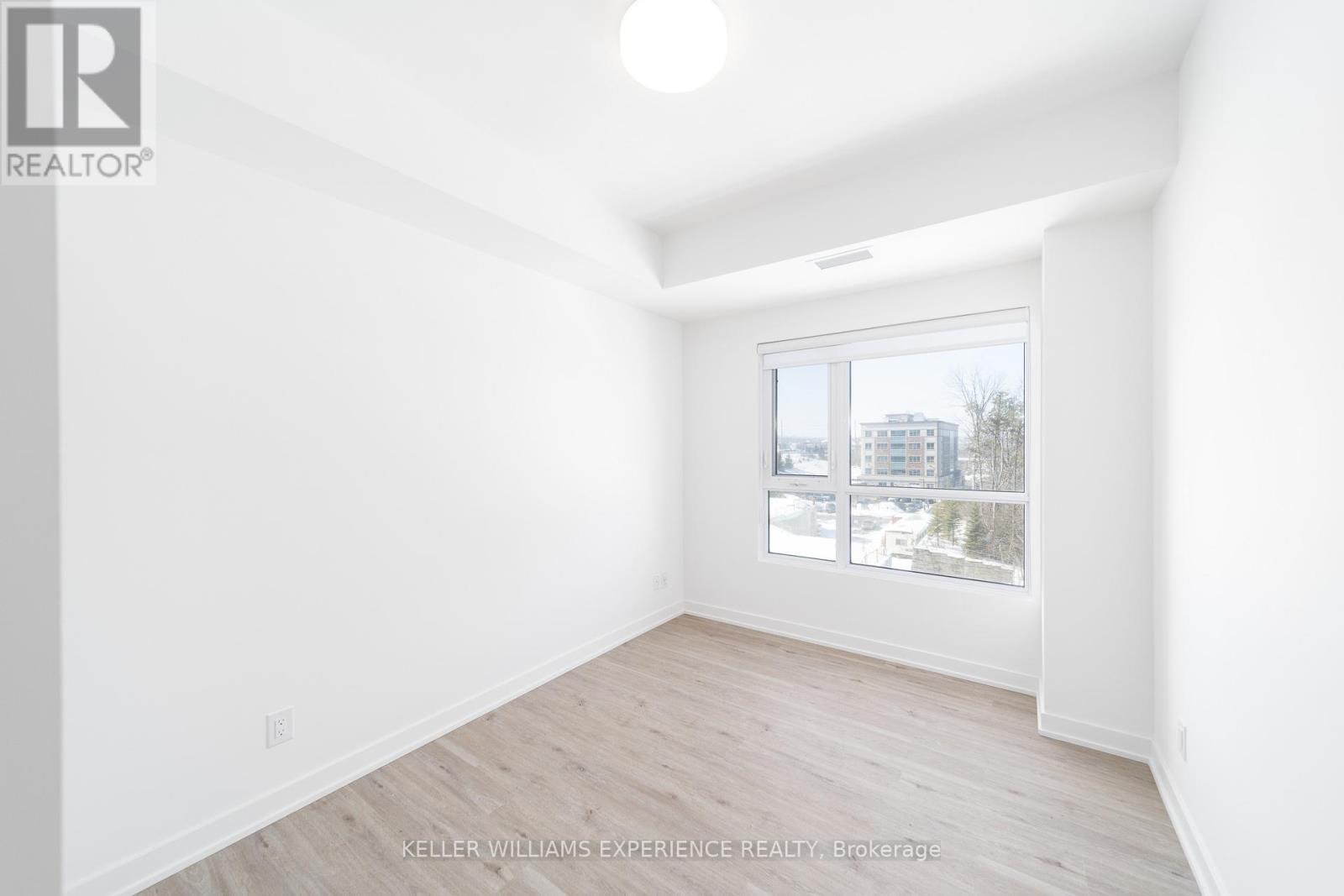 305 - 56 Lakeside Terrace, Barrie (Little Lake), Ontario  L4M 0L4 - Photo 13 - S12798870