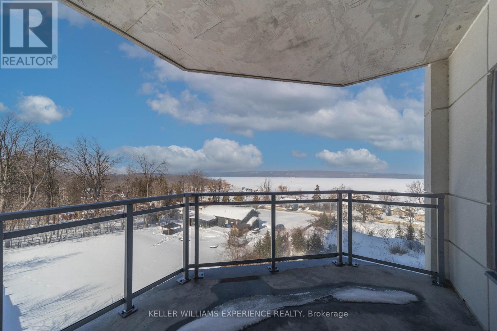 305 - 56 Lakeside Terrace, Barrie (Little Lake), Ontario  L4M 0L4 - Photo 8 - S12798870