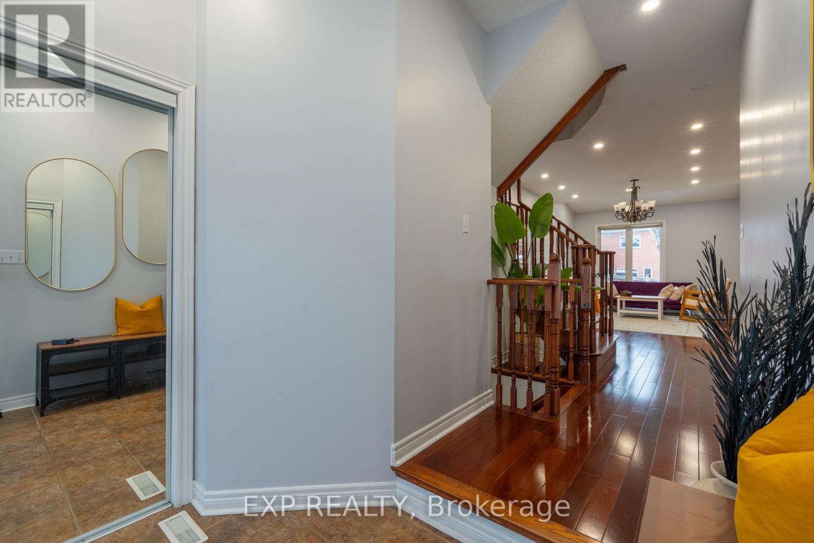 54 Delphinium Way, Brampton, Ontario  L7A 0N4 - Photo 8 - W12798898