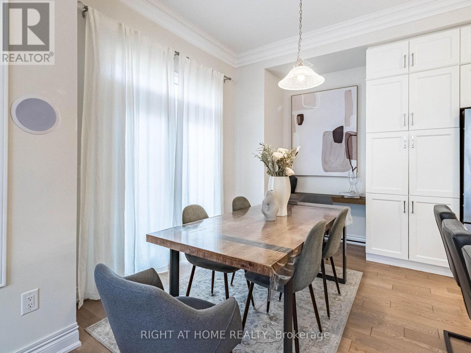 95 Viva Gardens, Oakville, Ontario  L6H 0Z2 - Photo 12 - W12798940