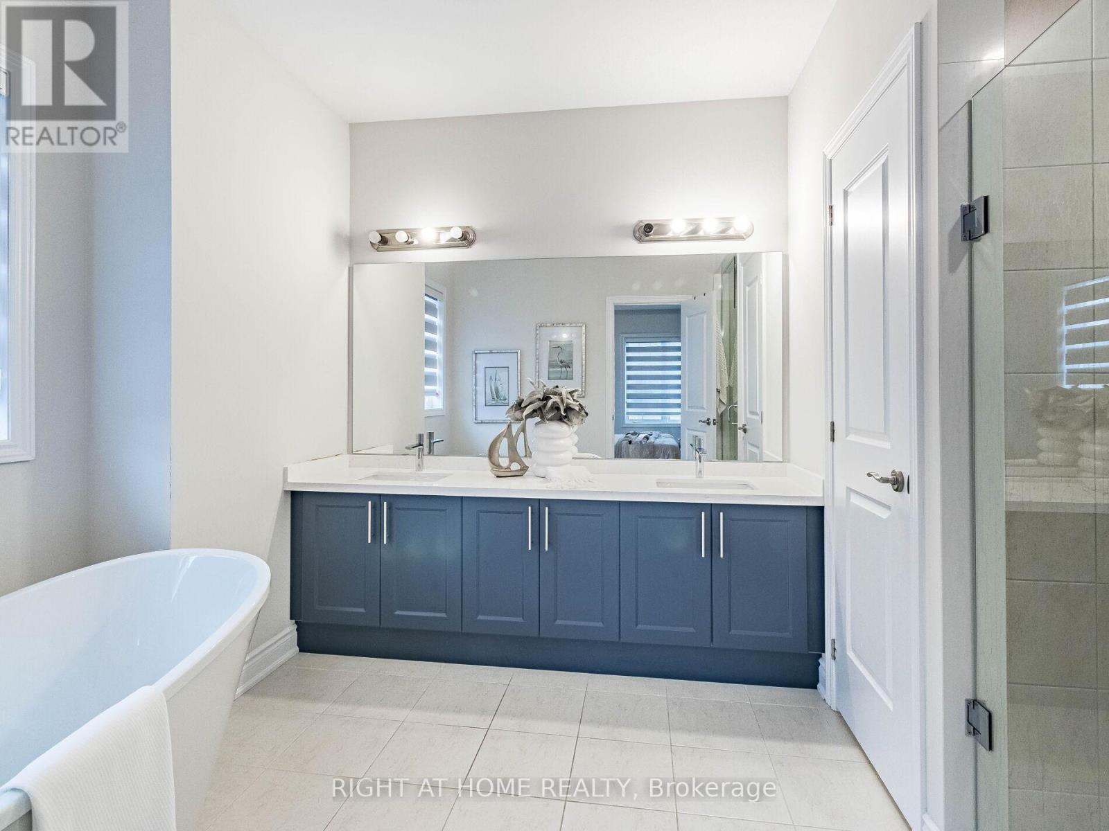 95 Viva Gardens, Oakville, Ontario  L6H 0Z2 - Photo 16 - W12798940