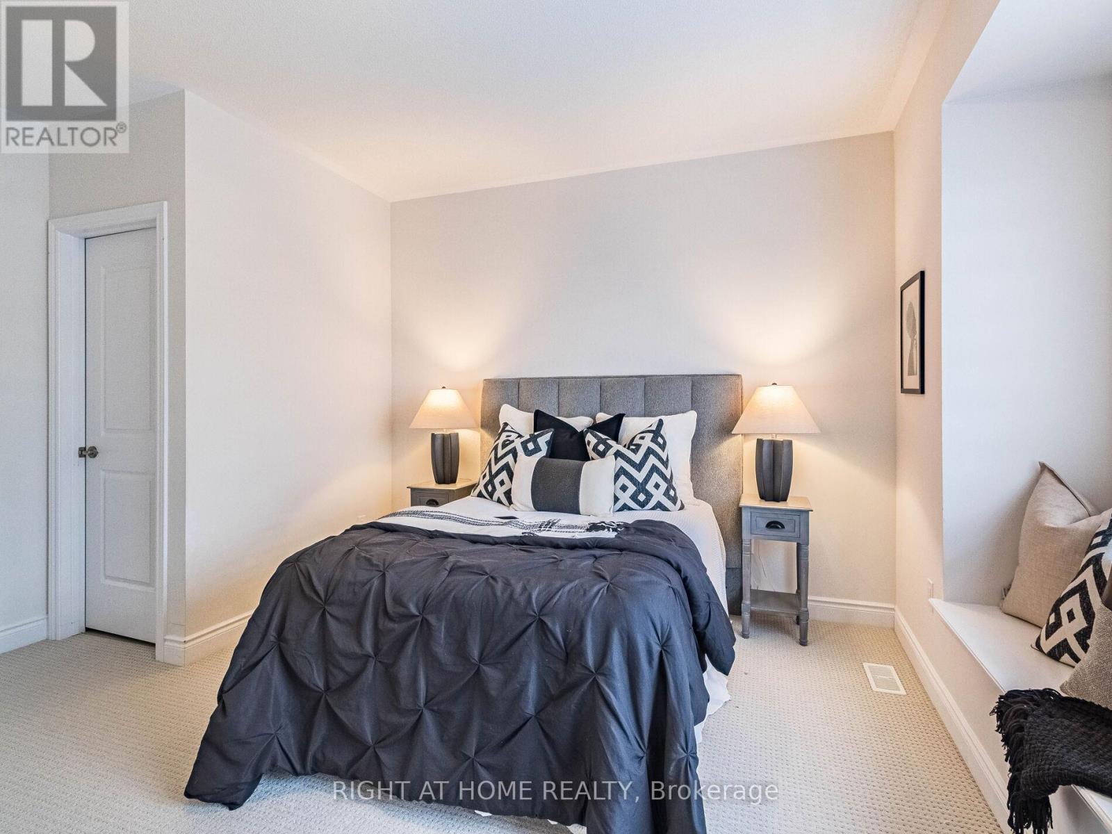 95 Viva Gardens, Oakville, Ontario  L6H 0Z2 - Photo 19 - W12798940