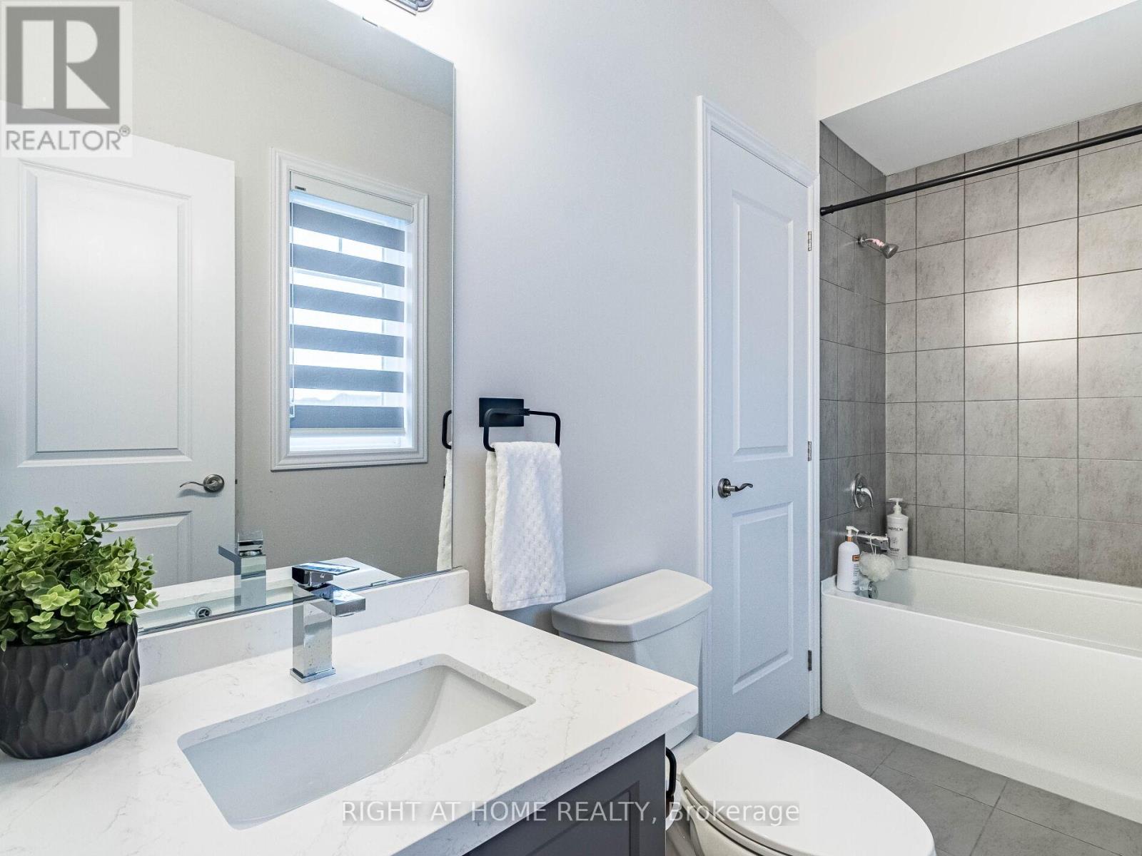 95 Viva Gardens, Oakville, Ontario  L6H 0Z2 - Photo 25 - W12798940