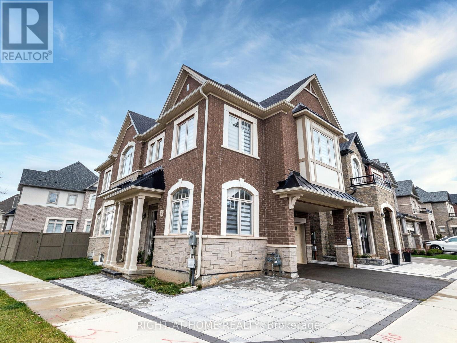 95 Viva Gardens, Oakville, Ontario  L6H 0Z2 - Photo 3 - W12798940