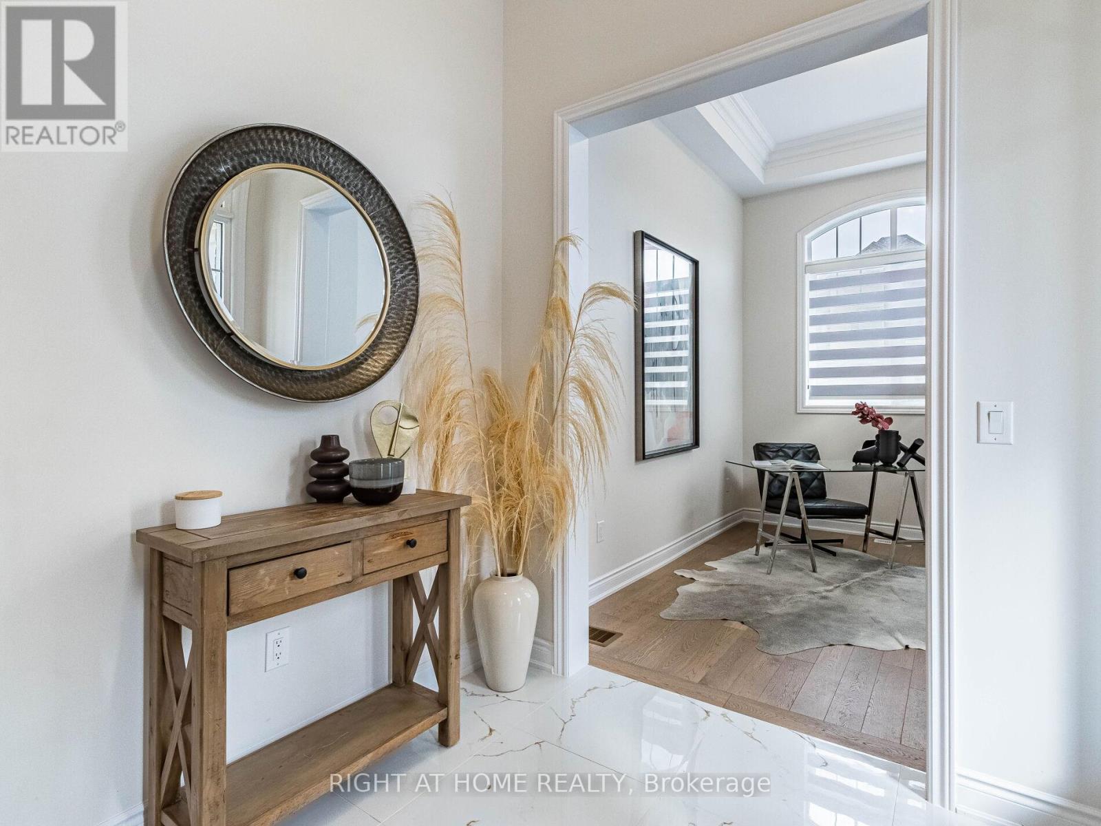 95 Viva Gardens, Oakville, Ontario  L6H 0Z2 - Photo 5 - W12798940