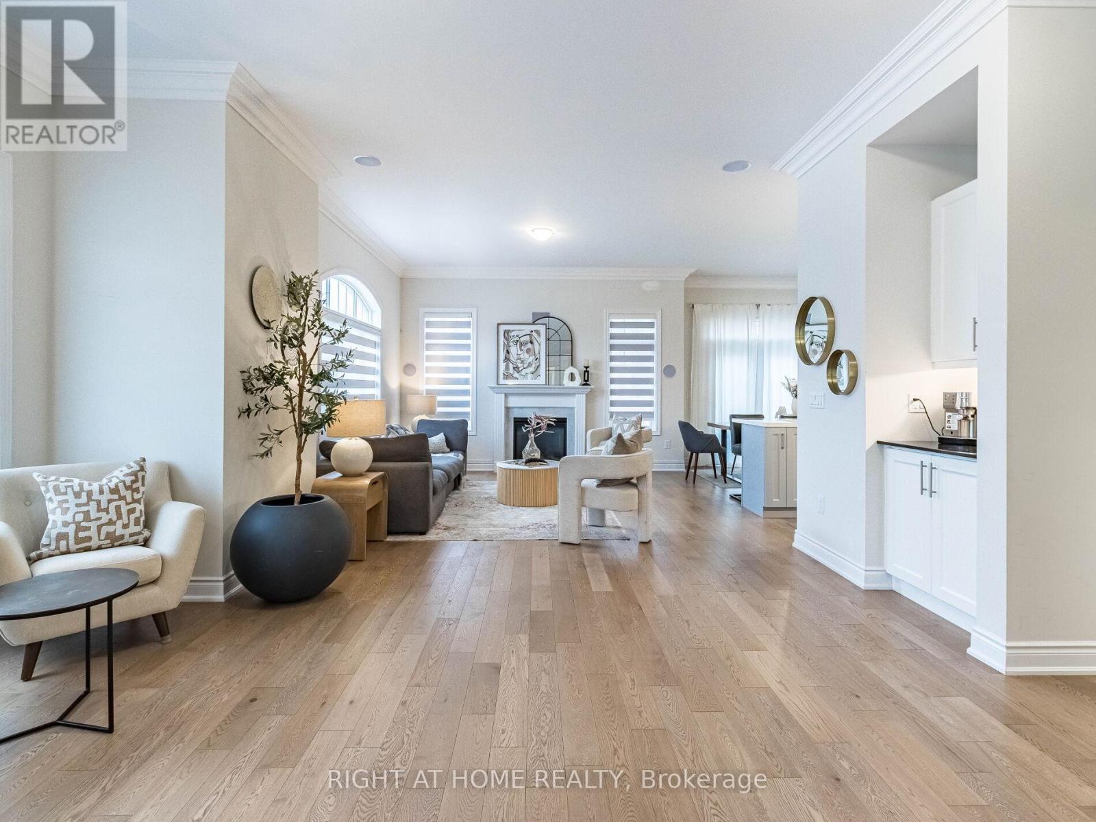 95 Viva Gardens, Oakville, Ontario  L6H 0Z2 - Photo 6 - W12798940