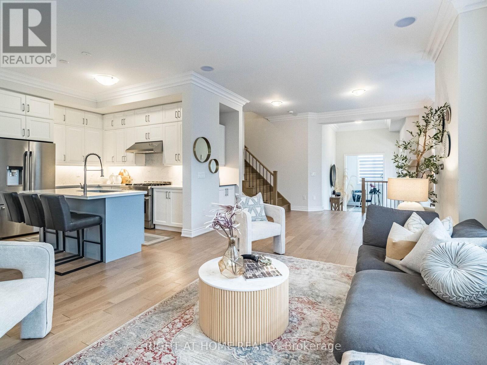 95 Viva Gardens, Oakville, Ontario  L6H 0Z2 - Photo 7 - W12798940