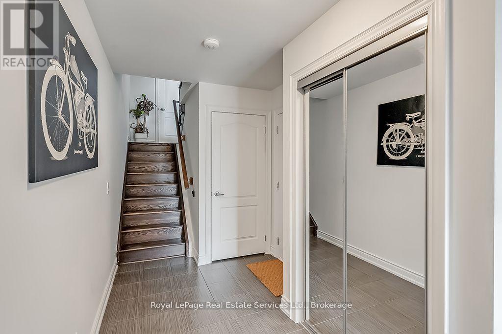 3074 Cascade Common, Oakville, Ontario  L6H 0R7 - Photo 4 - W12798952