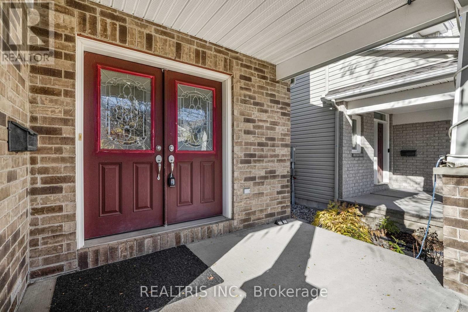 471 Creekview Way, Ottawa, Ontario  K1T 0J4 - Photo 3 - X12798950