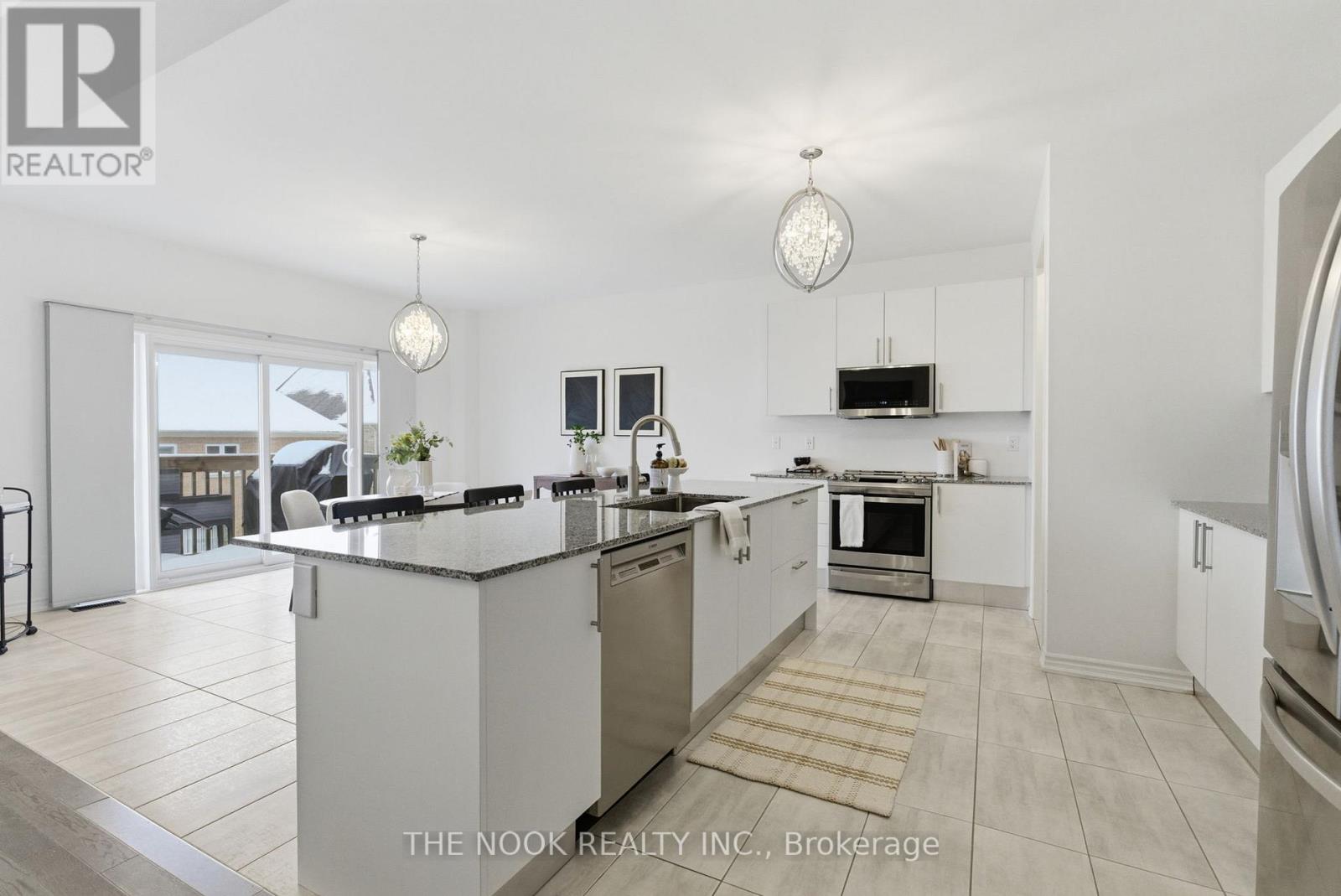 141 Lyle Drive, Clarington, Ontario  L1C 0V7 - Photo 4 - E12799086