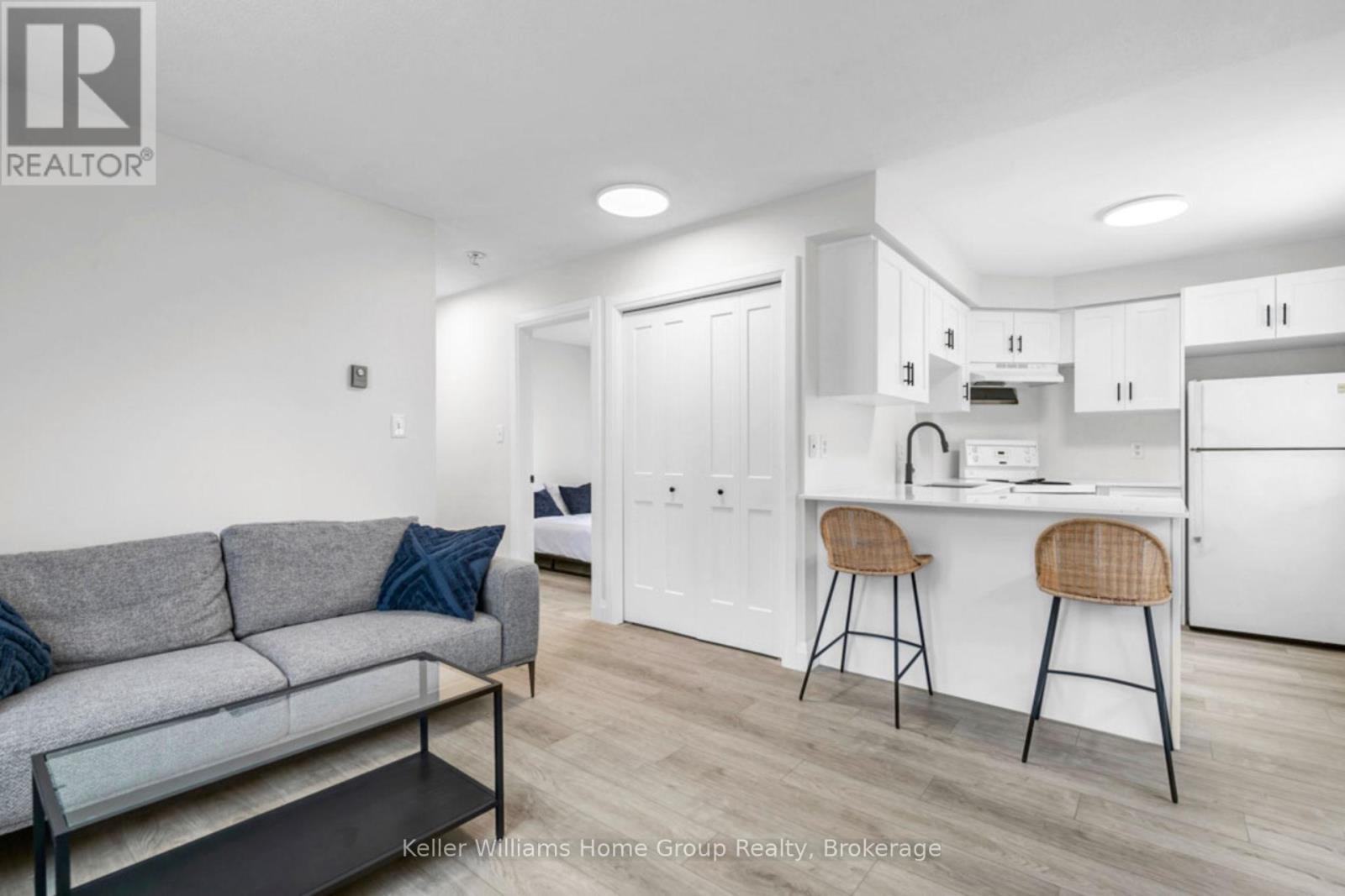 77 Lancaster Street W, Kitchener, Ontario  N2H 4T3 - Photo 2 - X12799102